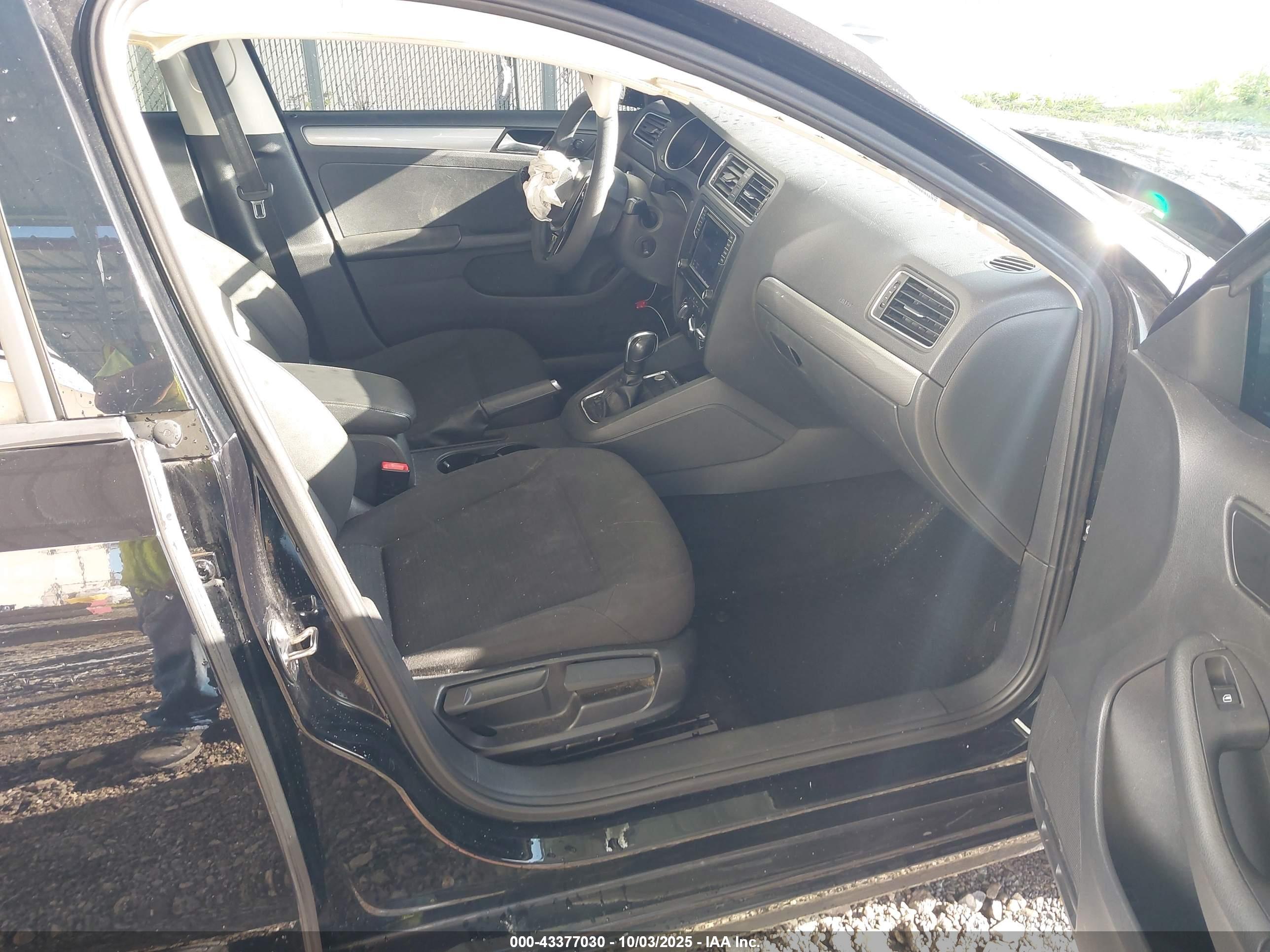 VOLKSWAGEN JETTA image 5
