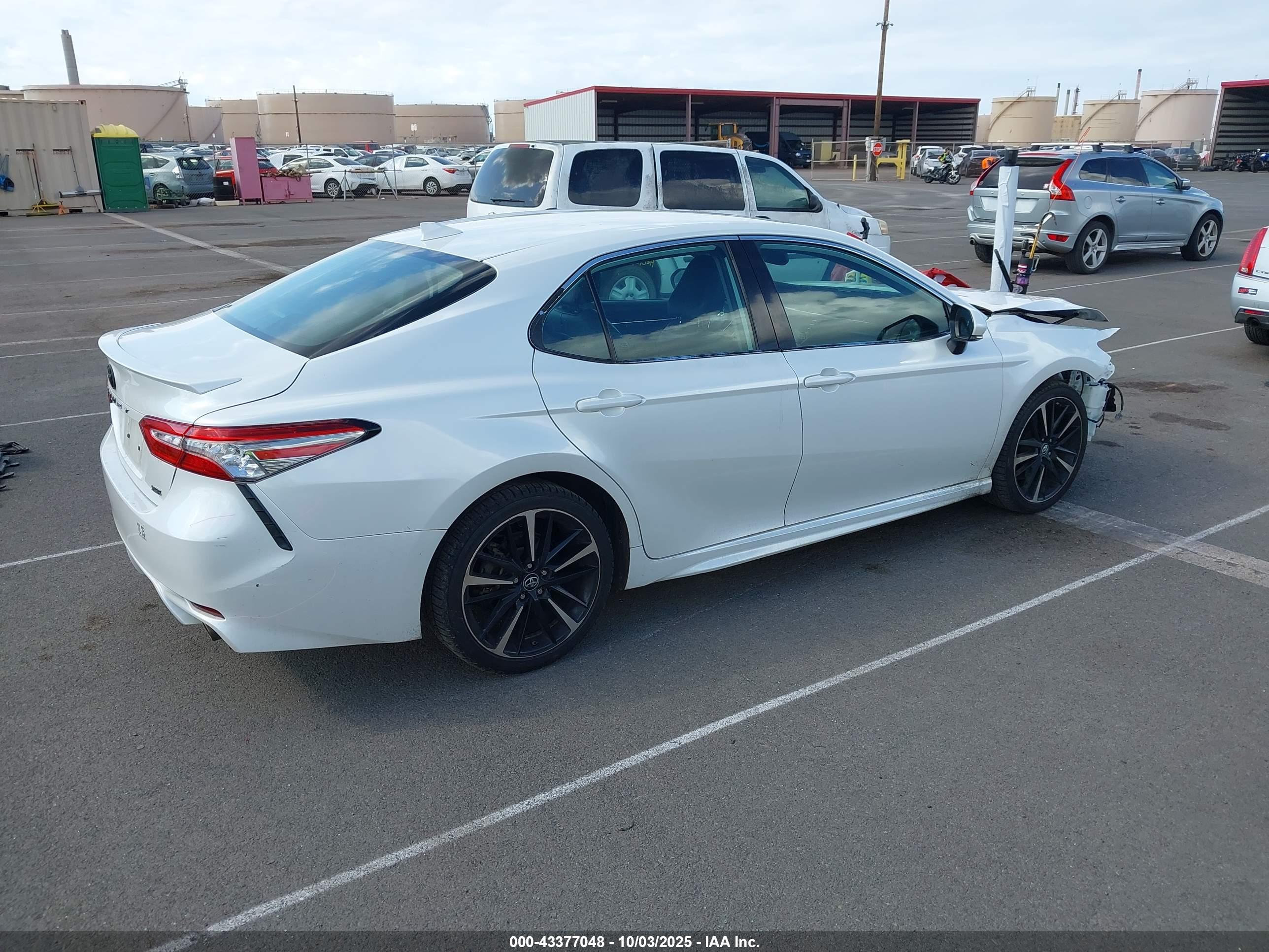 TOYOTA CAMRY image 4
