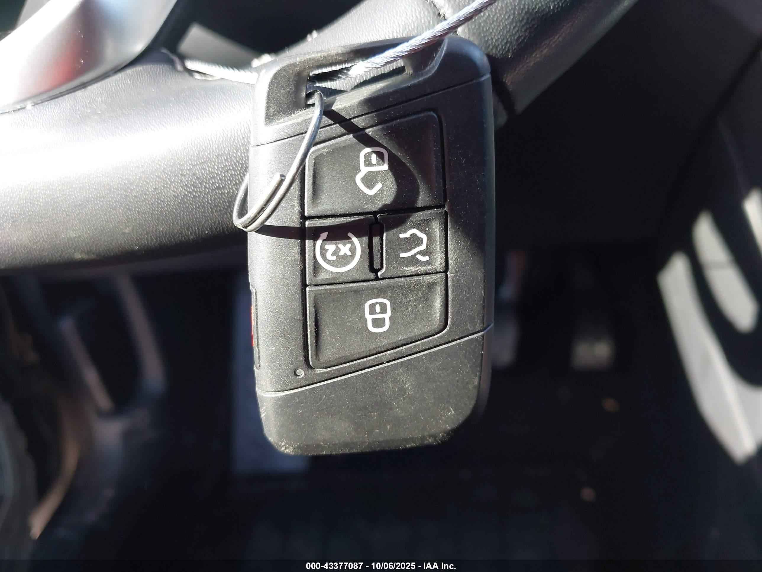 VOLKSWAGEN TAOS image 11