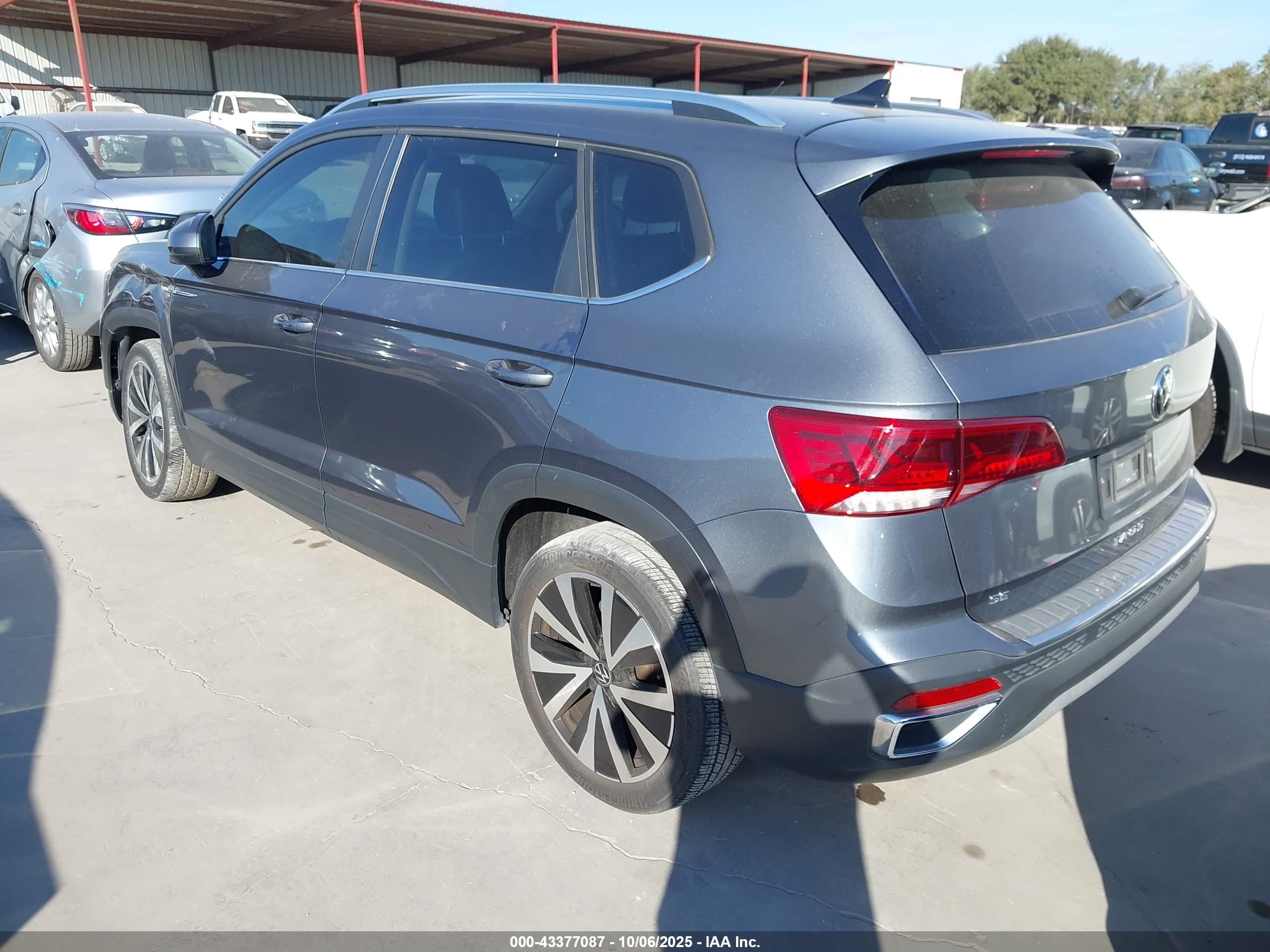 VOLKSWAGEN TAOS image 3
