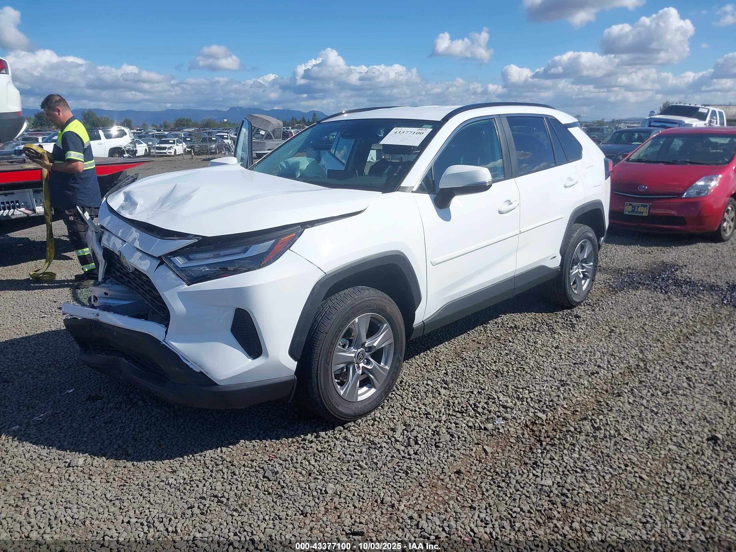 TOYOTA RAV4 image 2