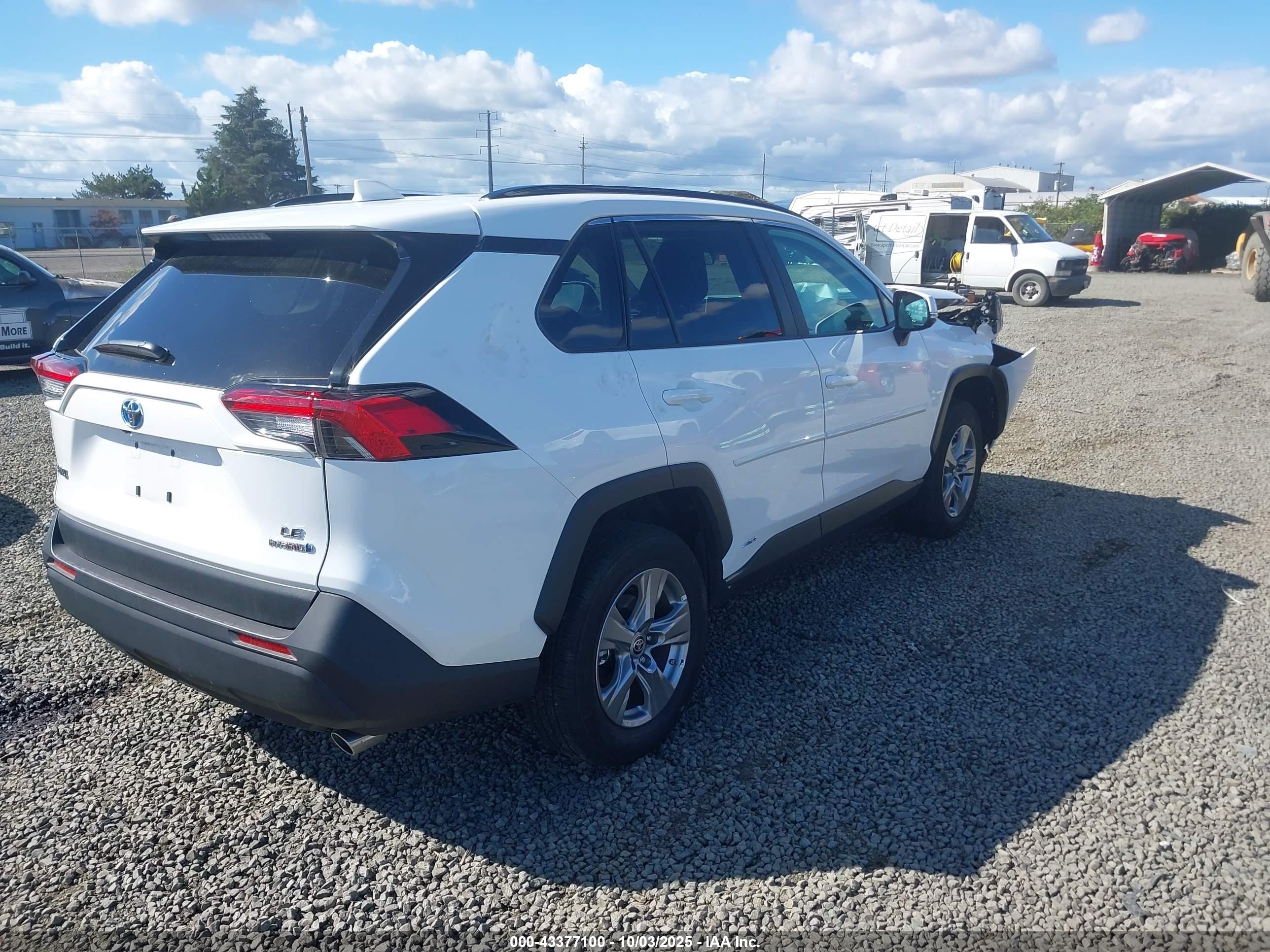 TOYOTA RAV4 image 4
