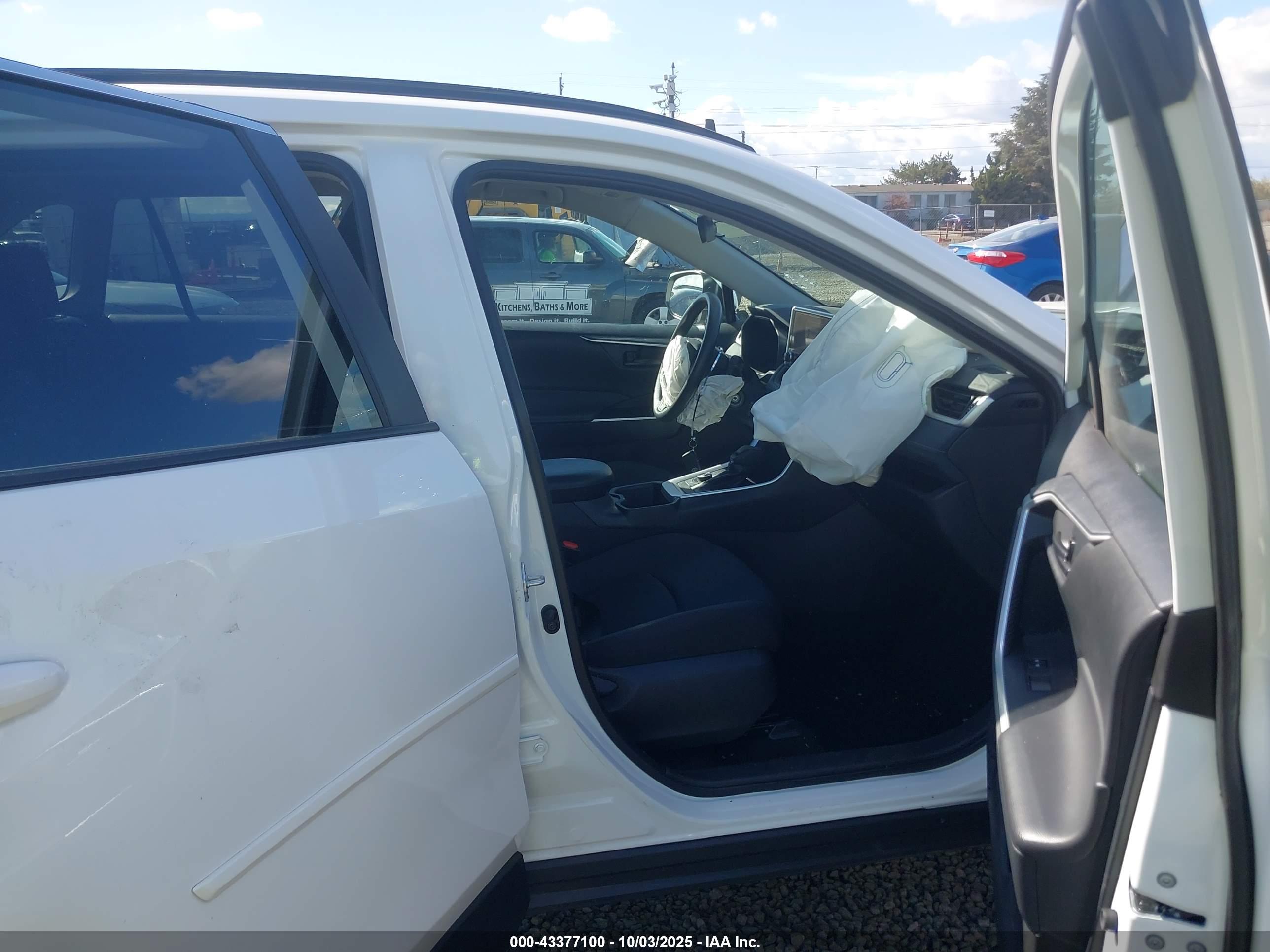 TOYOTA RAV4 image 5