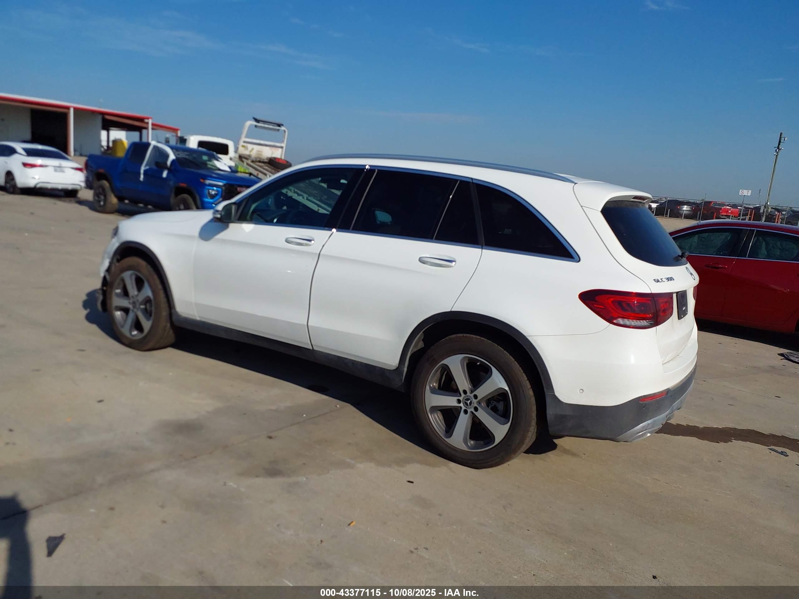 MERCEDES-BENZ GLC image 3