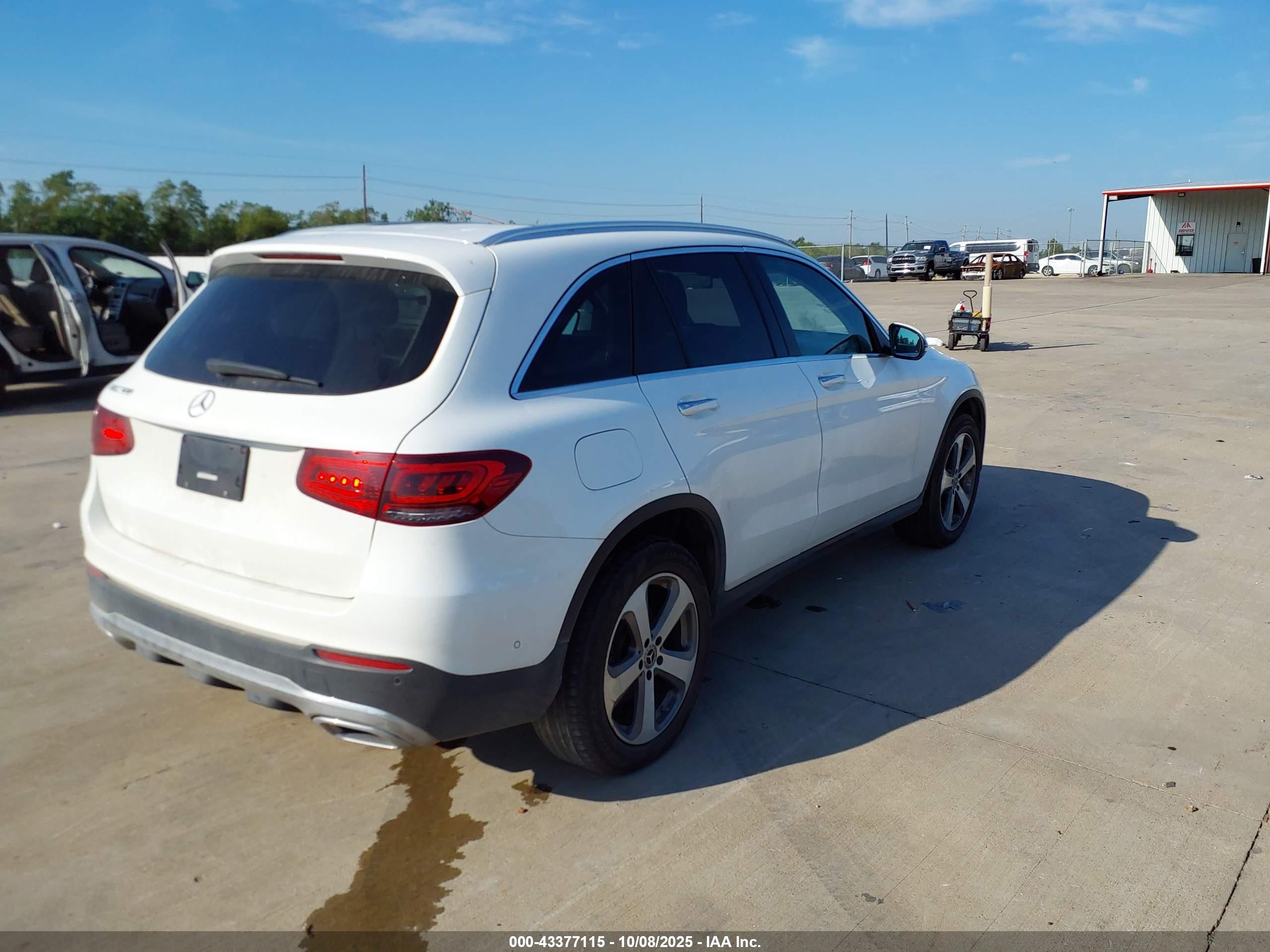 MERCEDES-BENZ GLC image 4