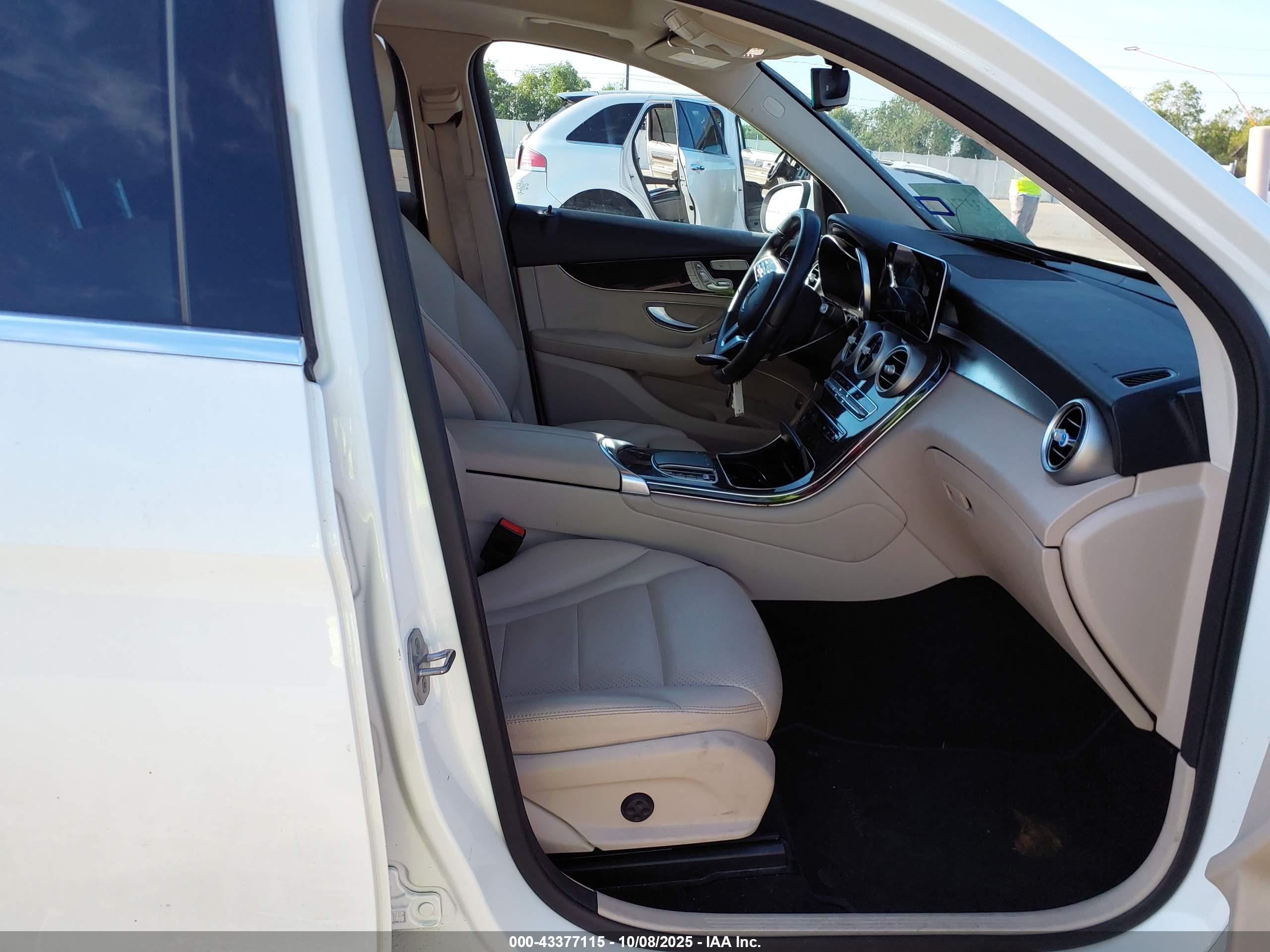MERCEDES-BENZ GLC image 5