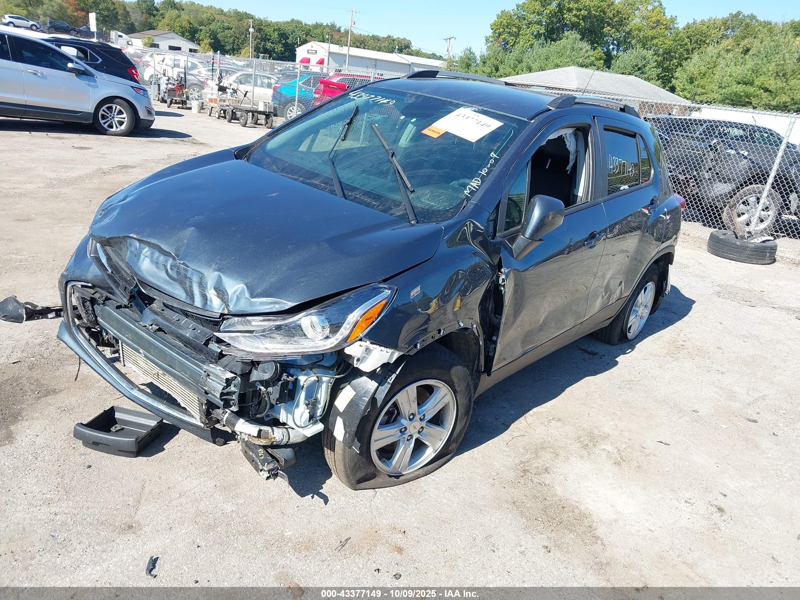CHEVROLET TRAX image 2