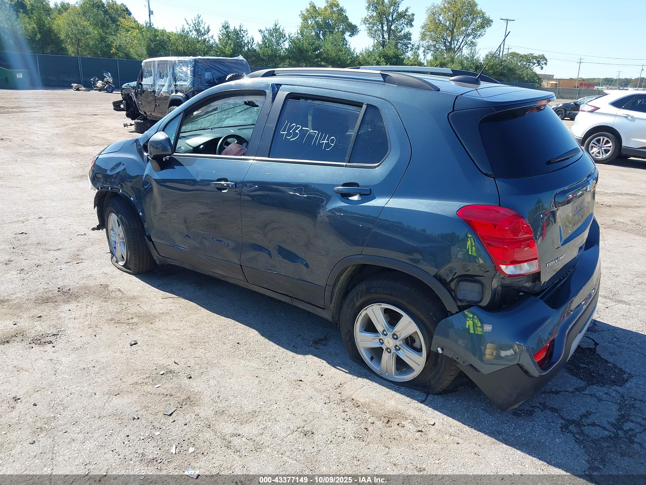 CHEVROLET TRAX image 3