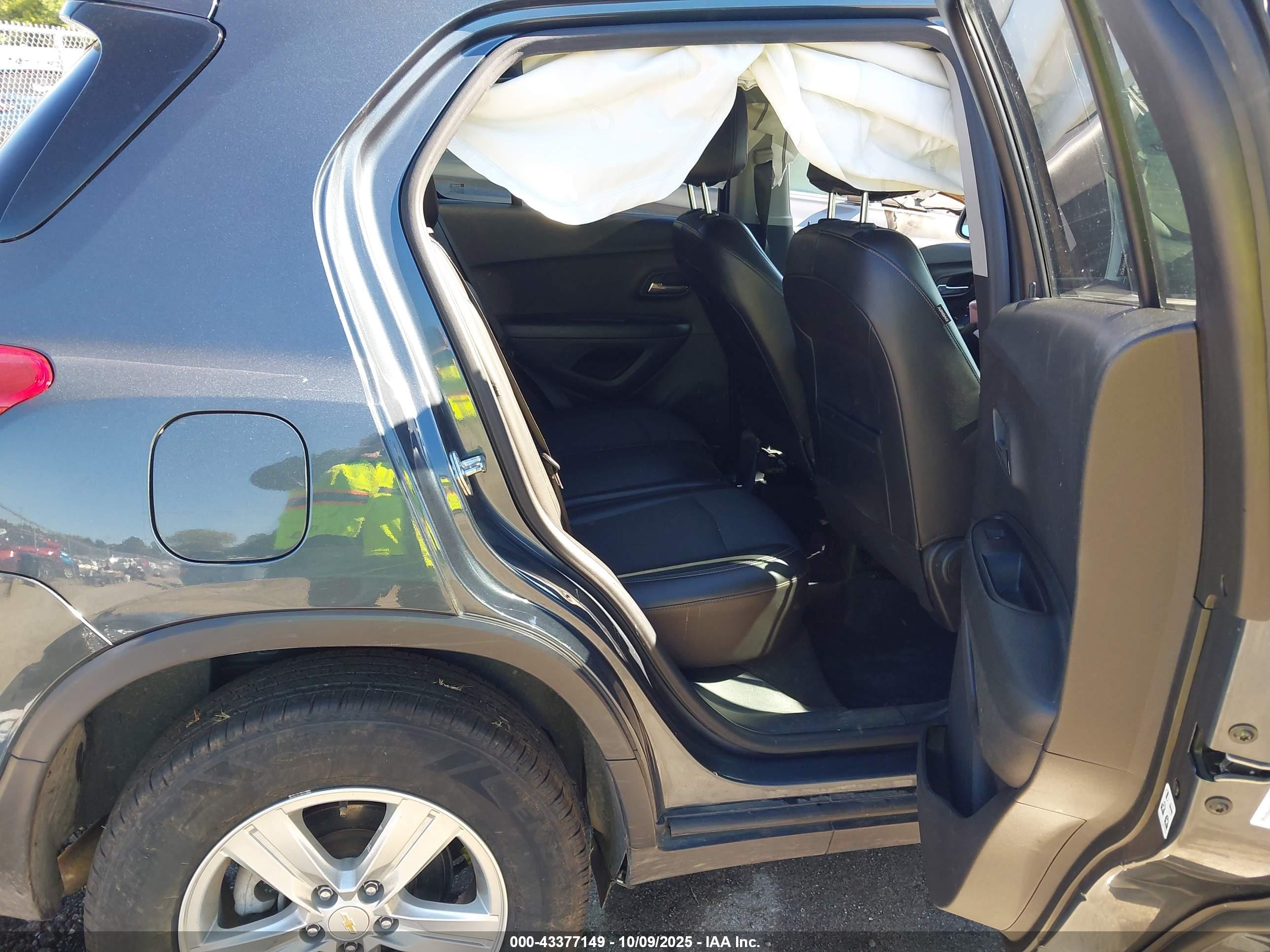 CHEVROLET TRAX image 8