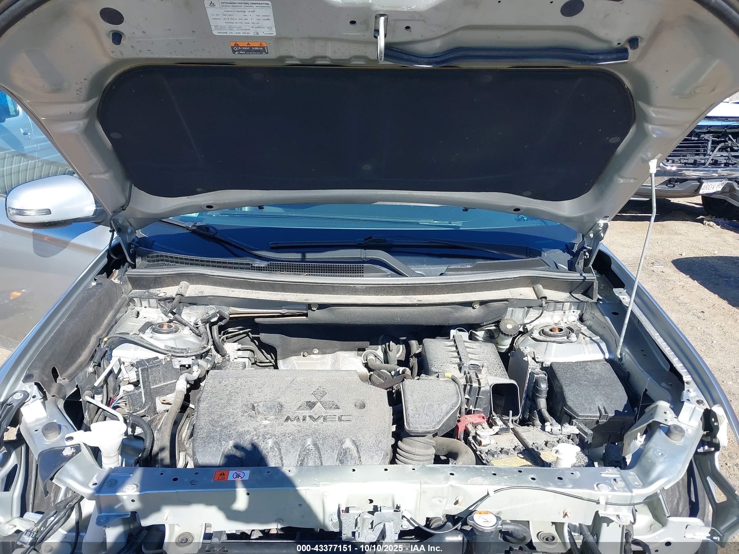 MITSUBISHI OUTLANDER image 10