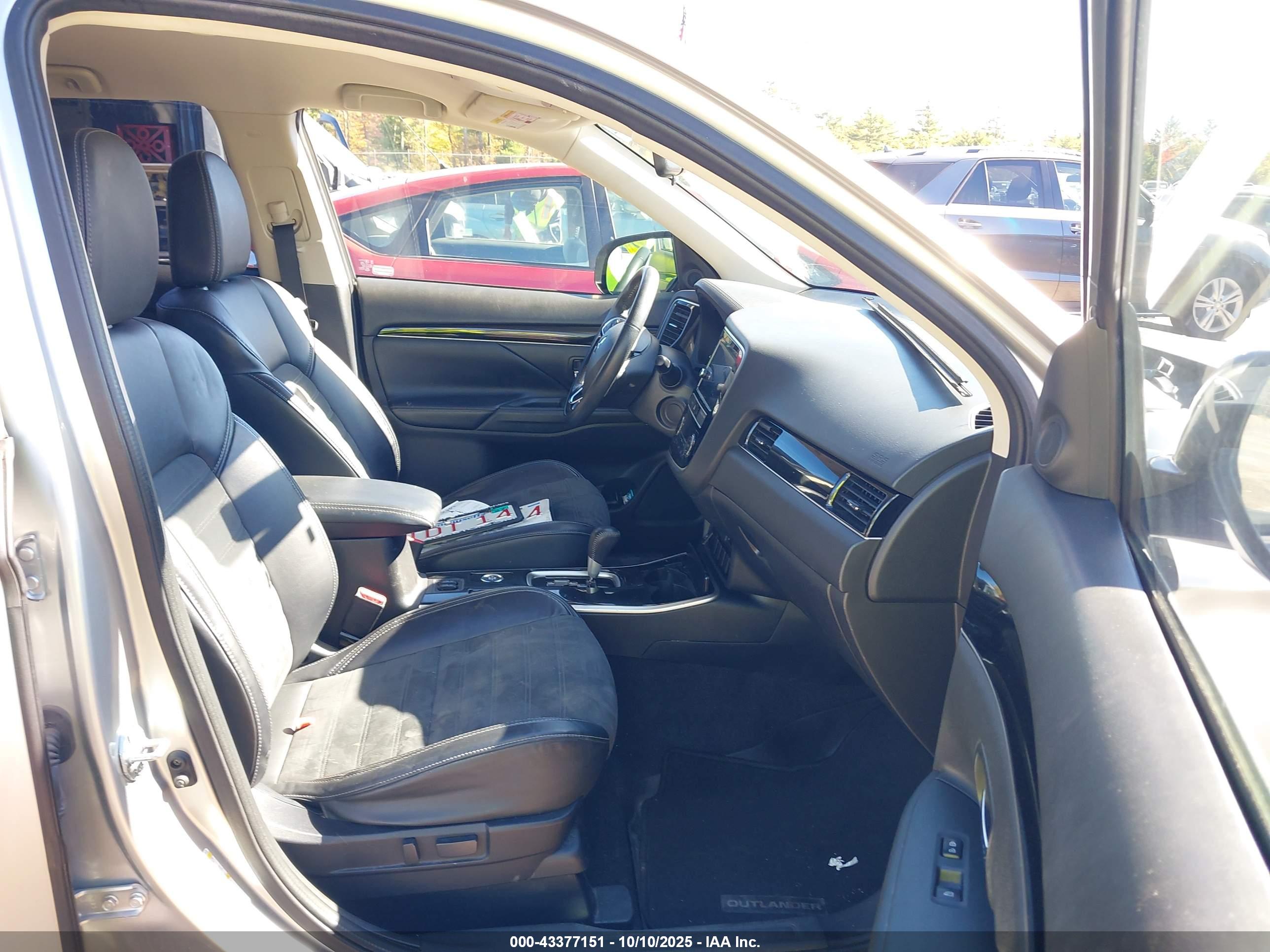 MITSUBISHI OUTLANDER image 5