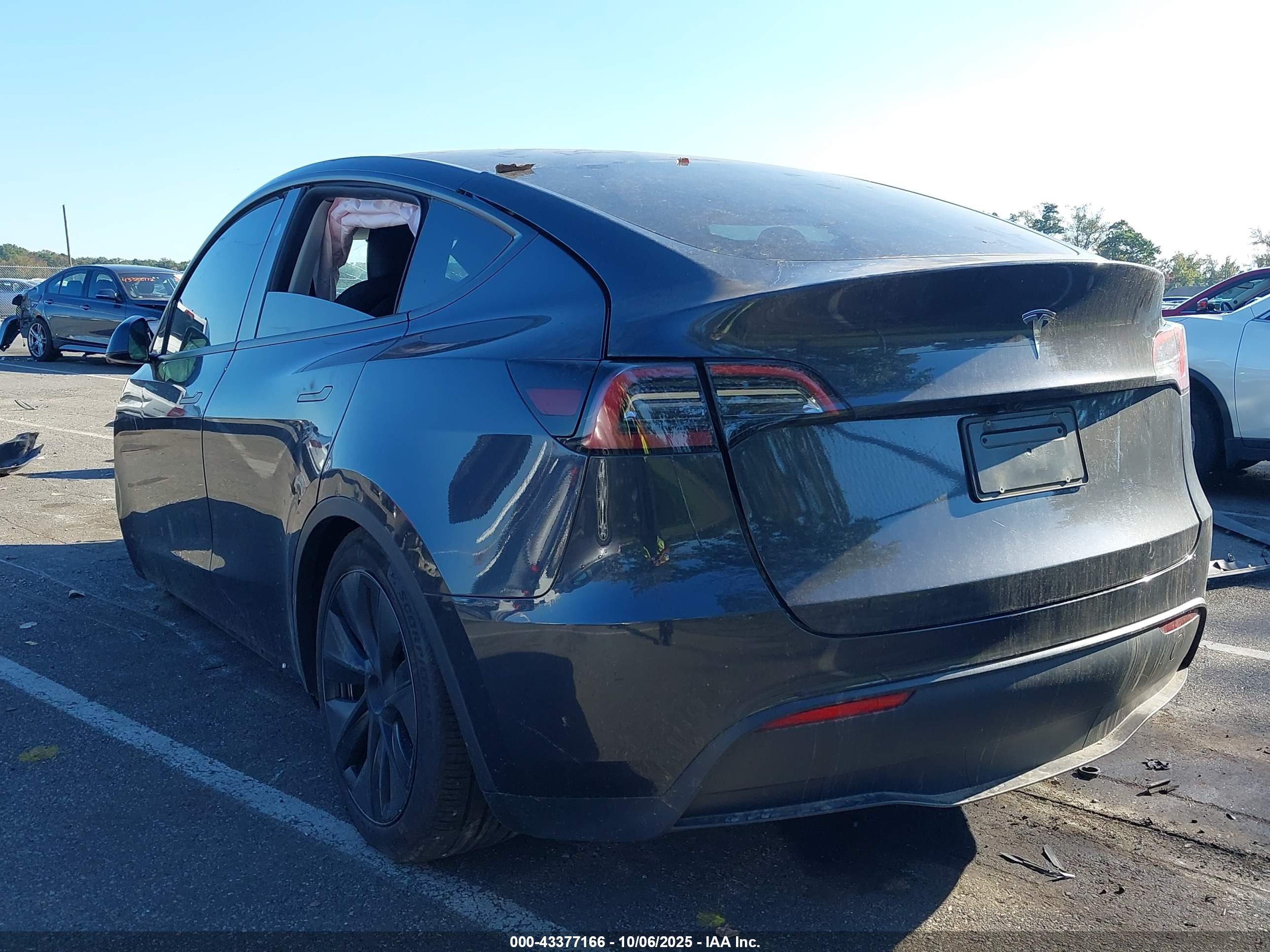 TESLA MODEL image 3