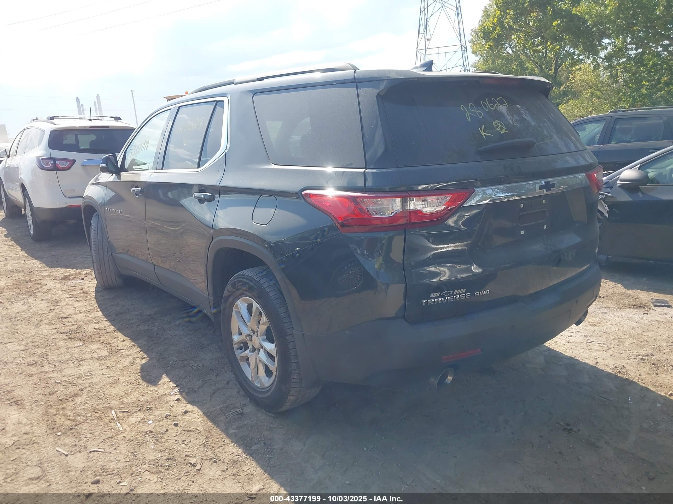 CHEVROLET TRAVERSE image 3