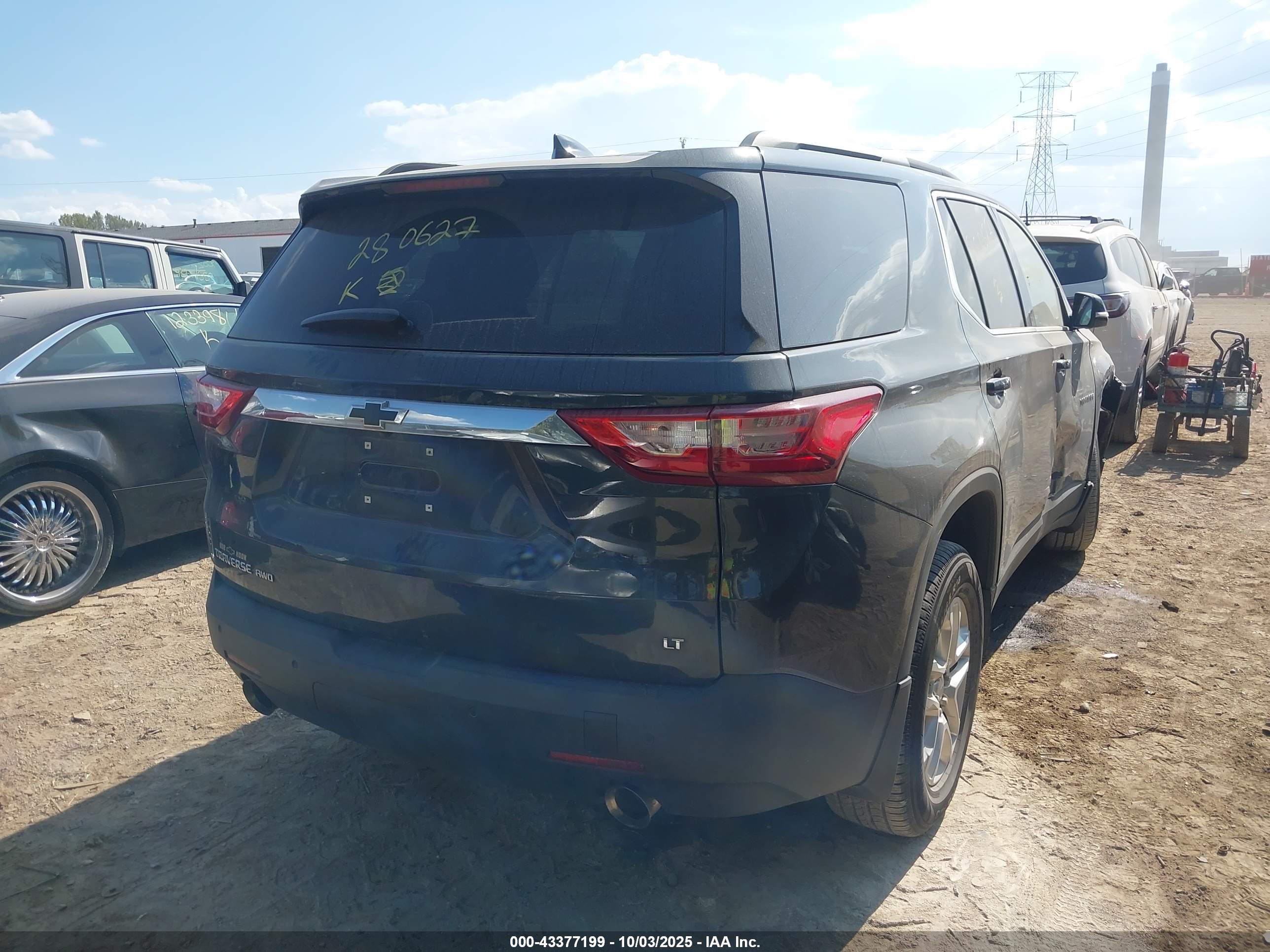 CHEVROLET TRAVERSE image 4