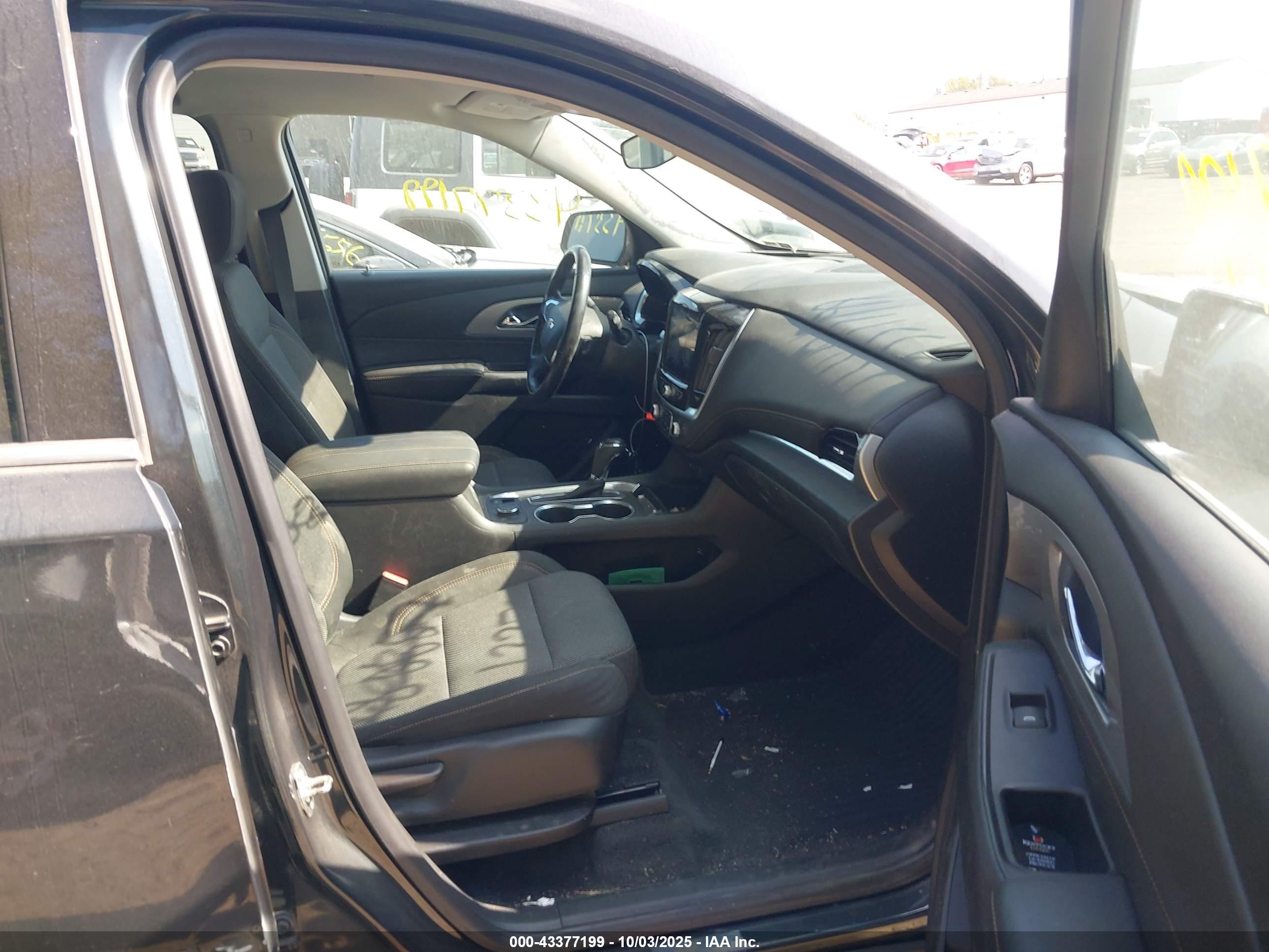 CHEVROLET TRAVERSE image 5