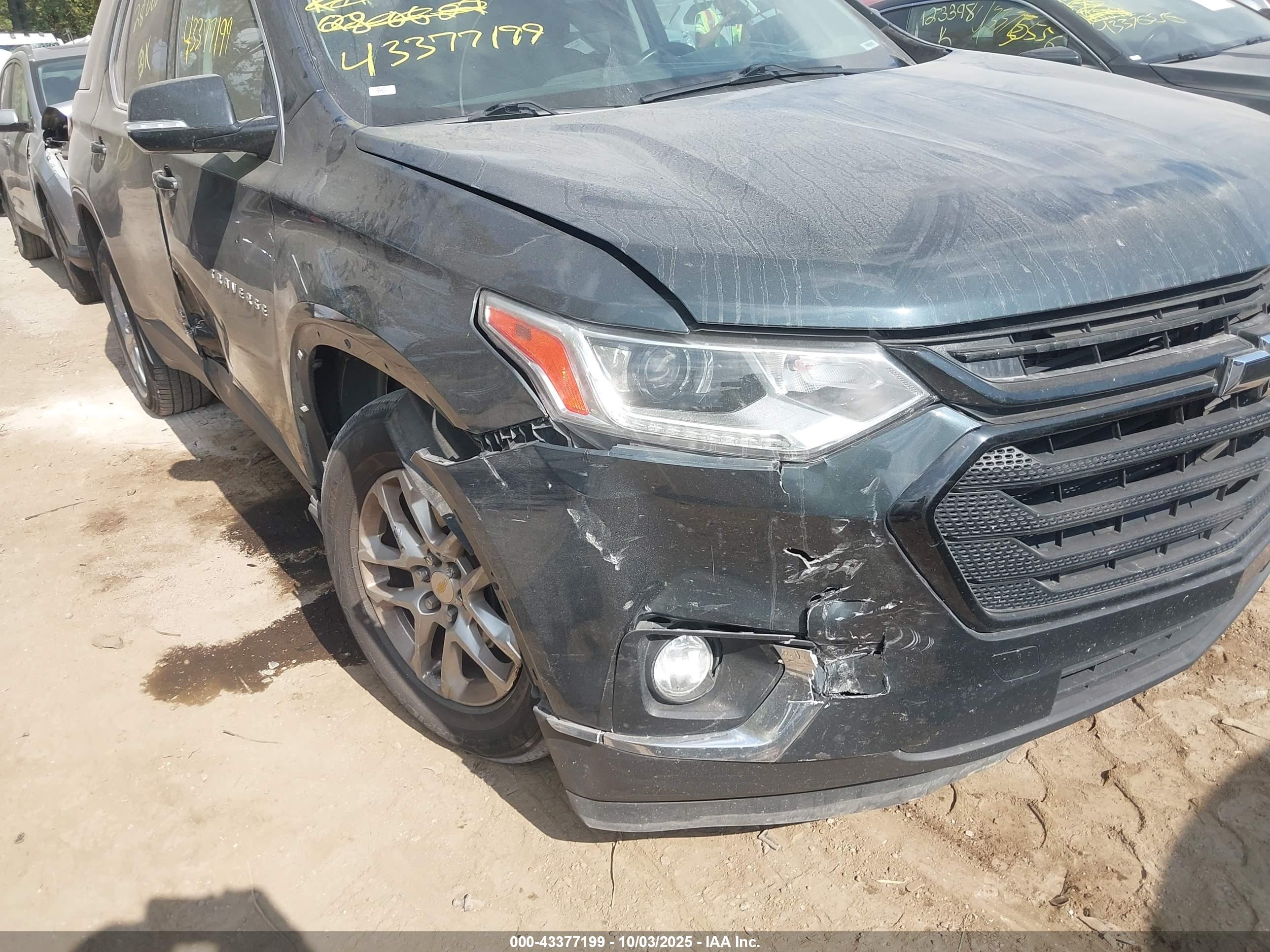 CHEVROLET TRAVERSE image 6