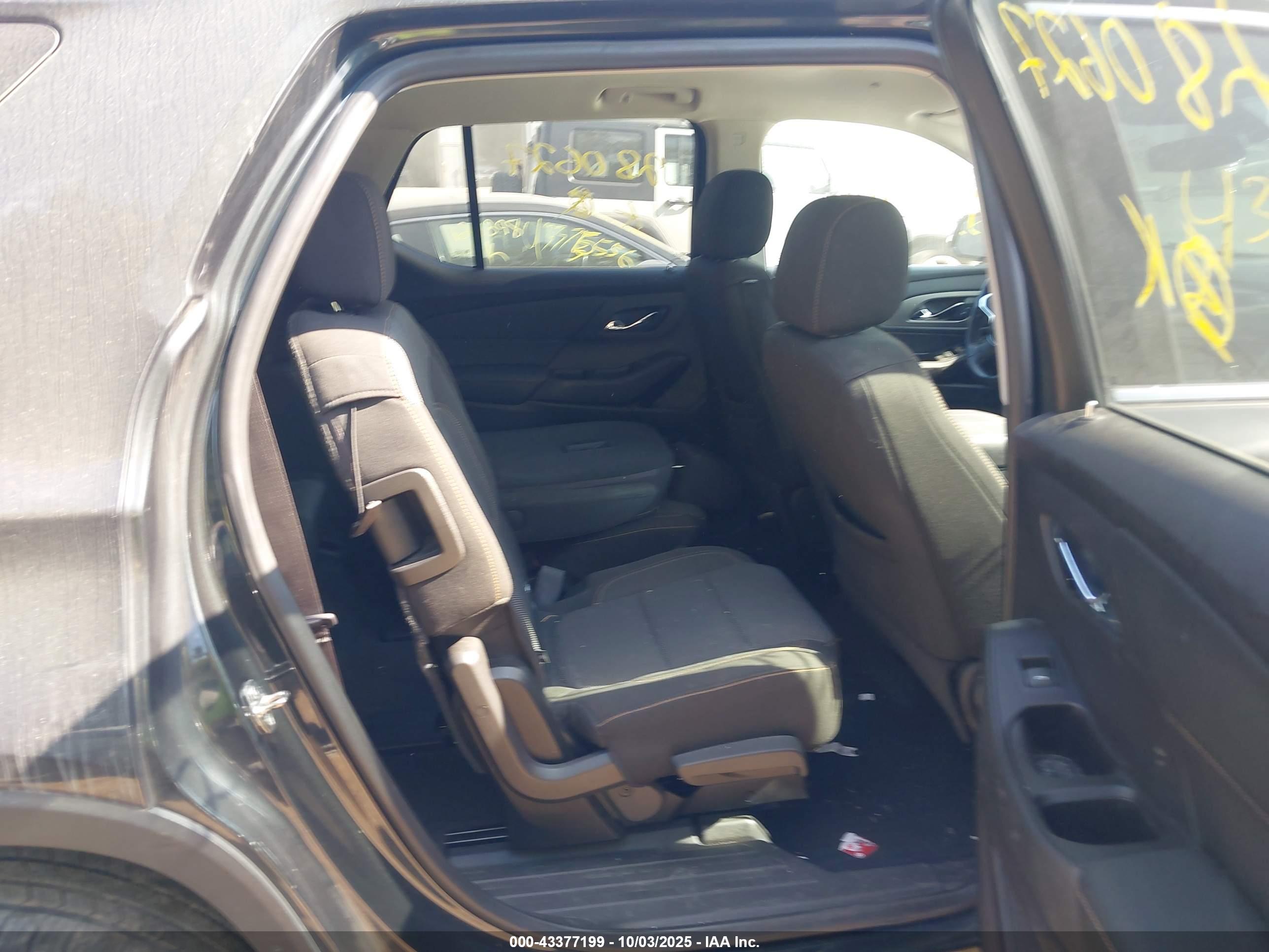 CHEVROLET TRAVERSE image 8