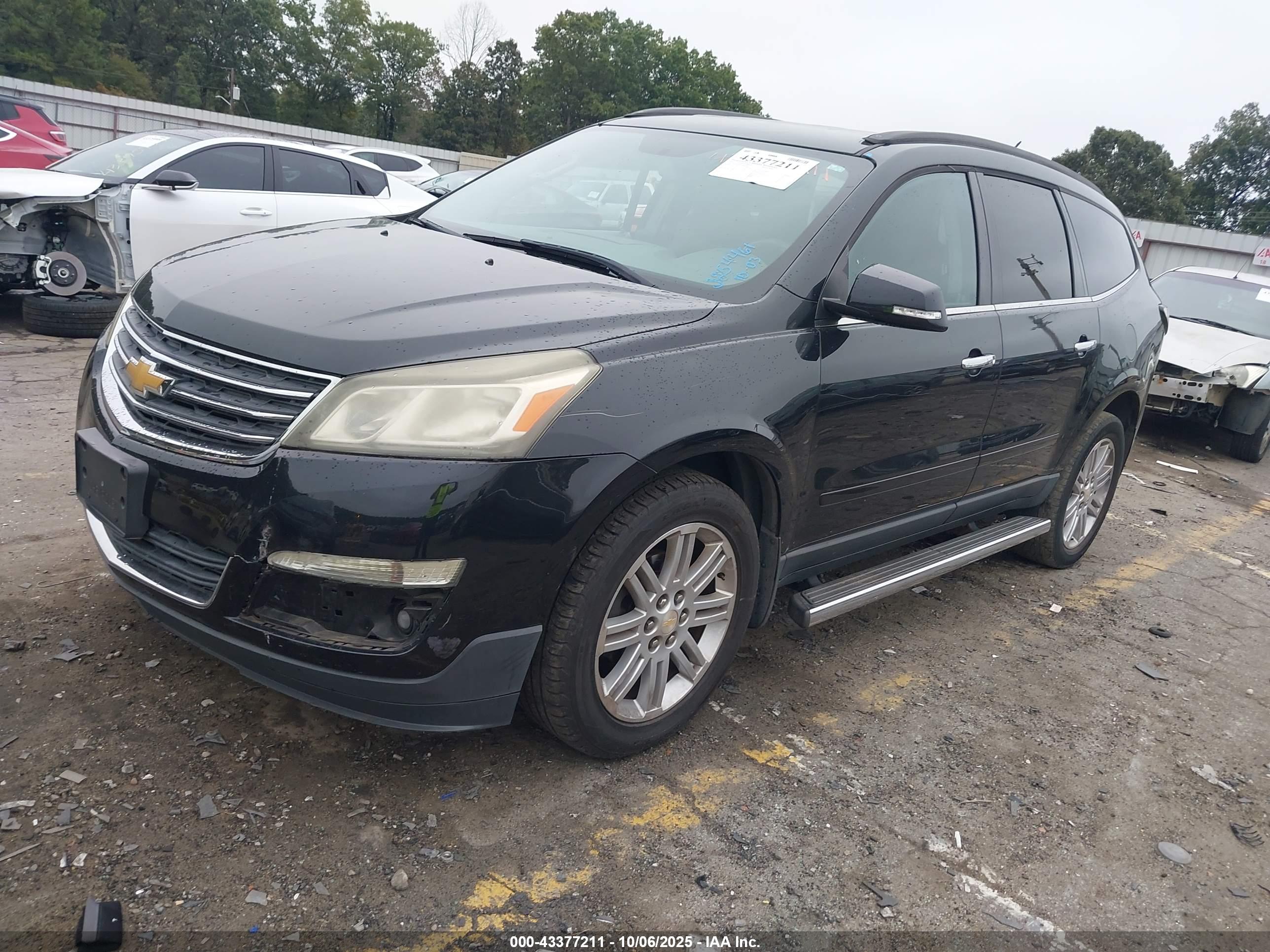 CHEVROLET TRAVERSE image 2