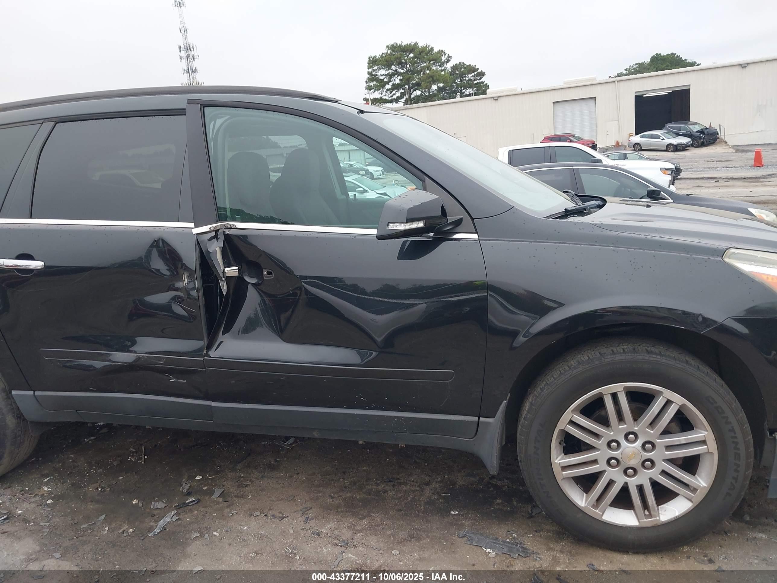 CHEVROLET TRAVERSE image 6