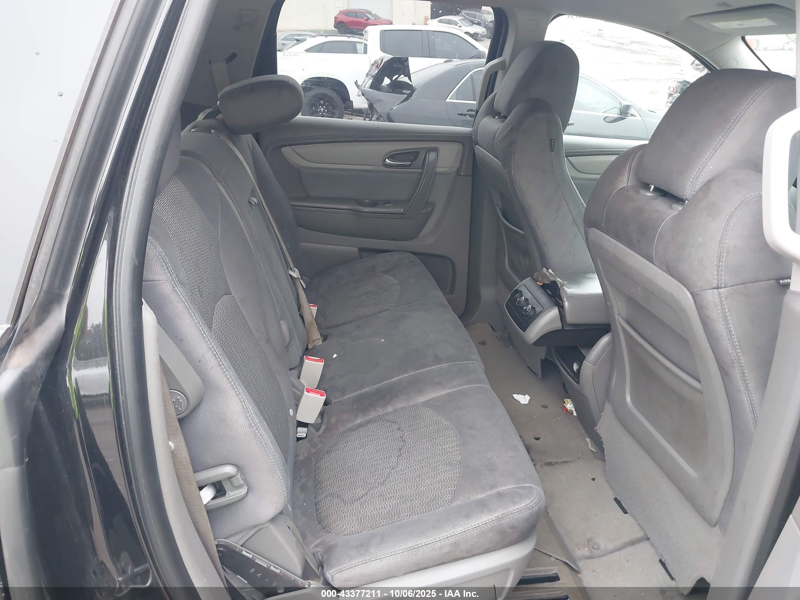 CHEVROLET TRAVERSE image 8