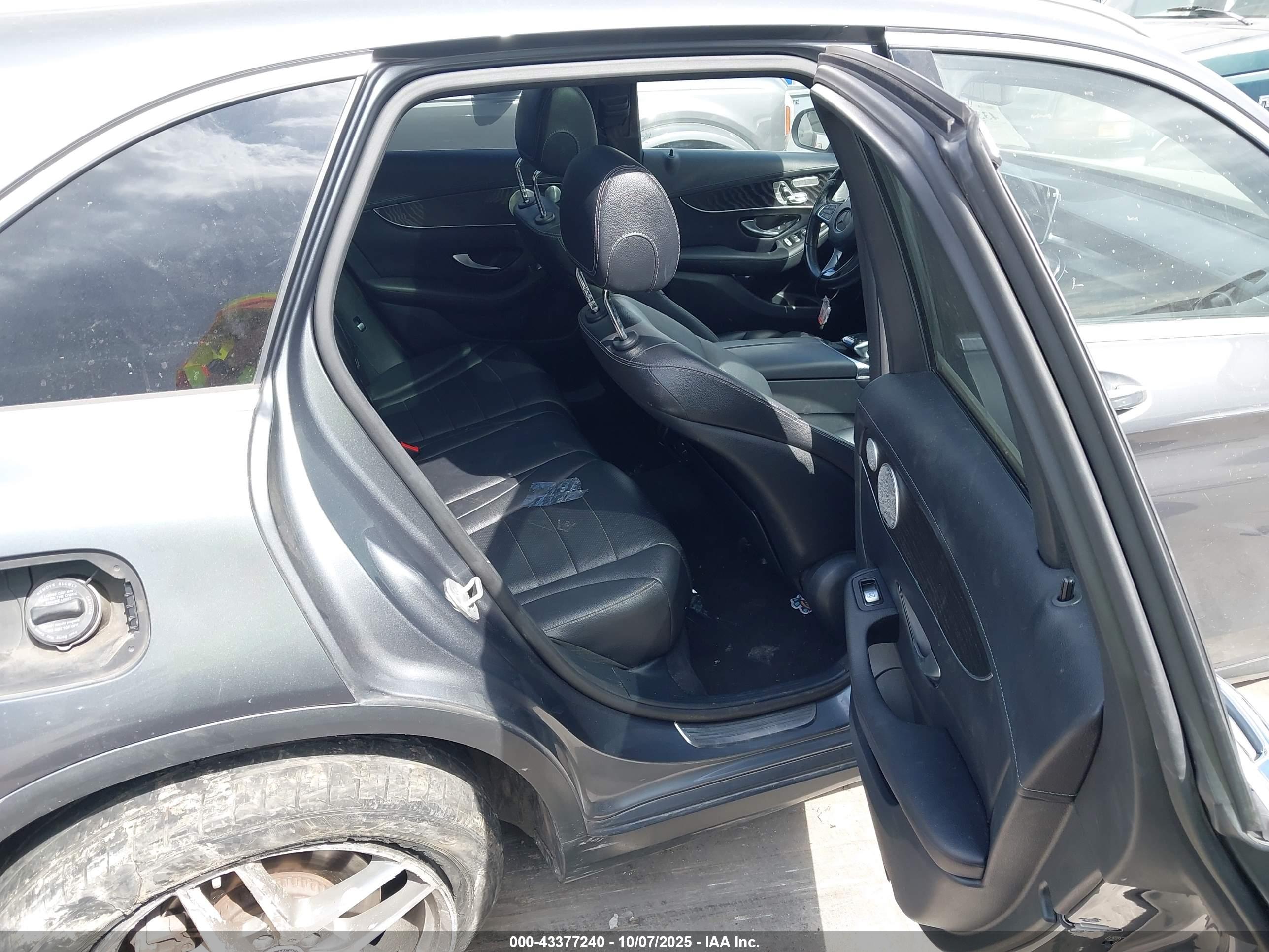 MERCEDES-BENZ GLC image 8