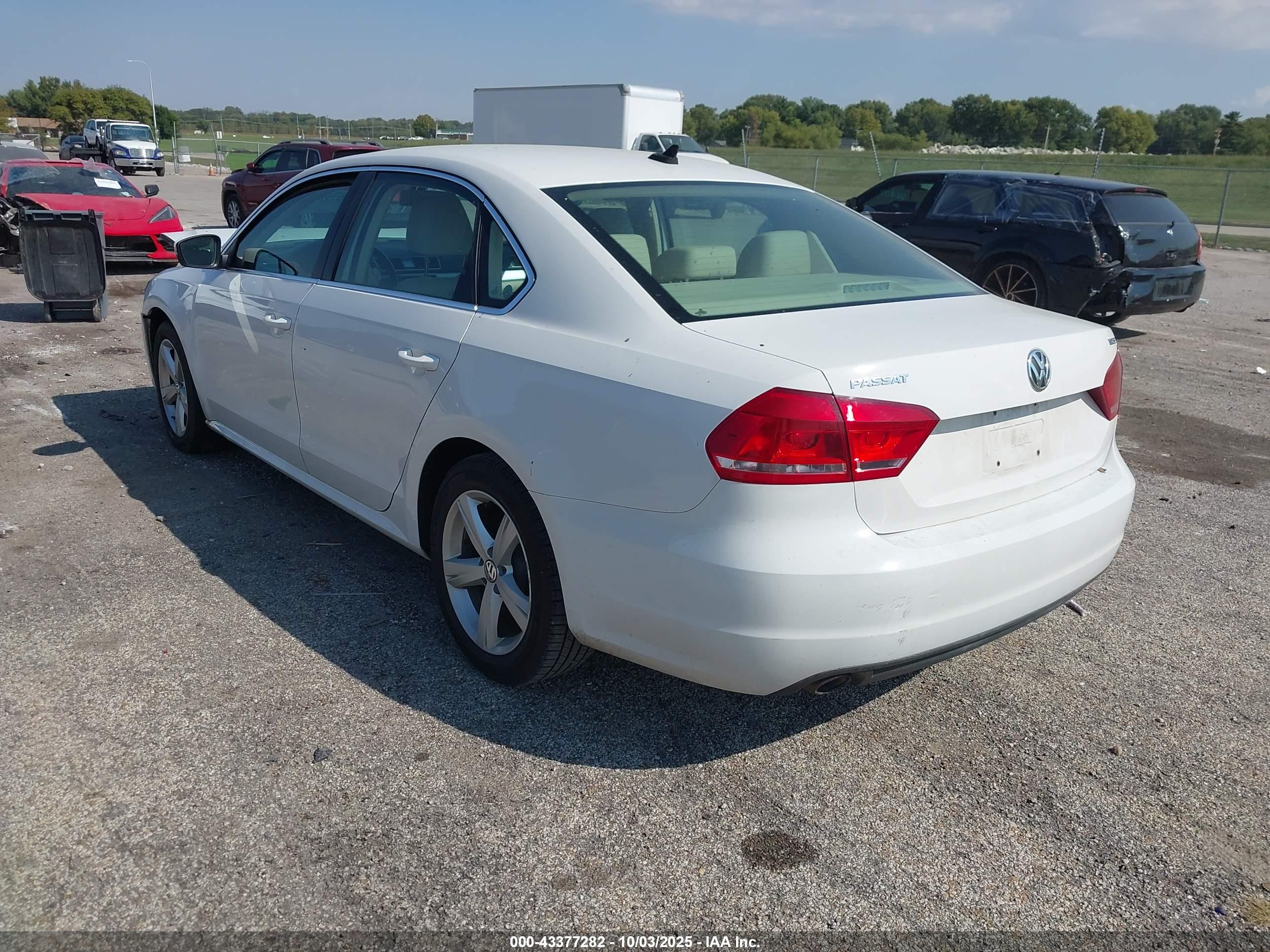 VOLKSWAGEN PASSAT image 3