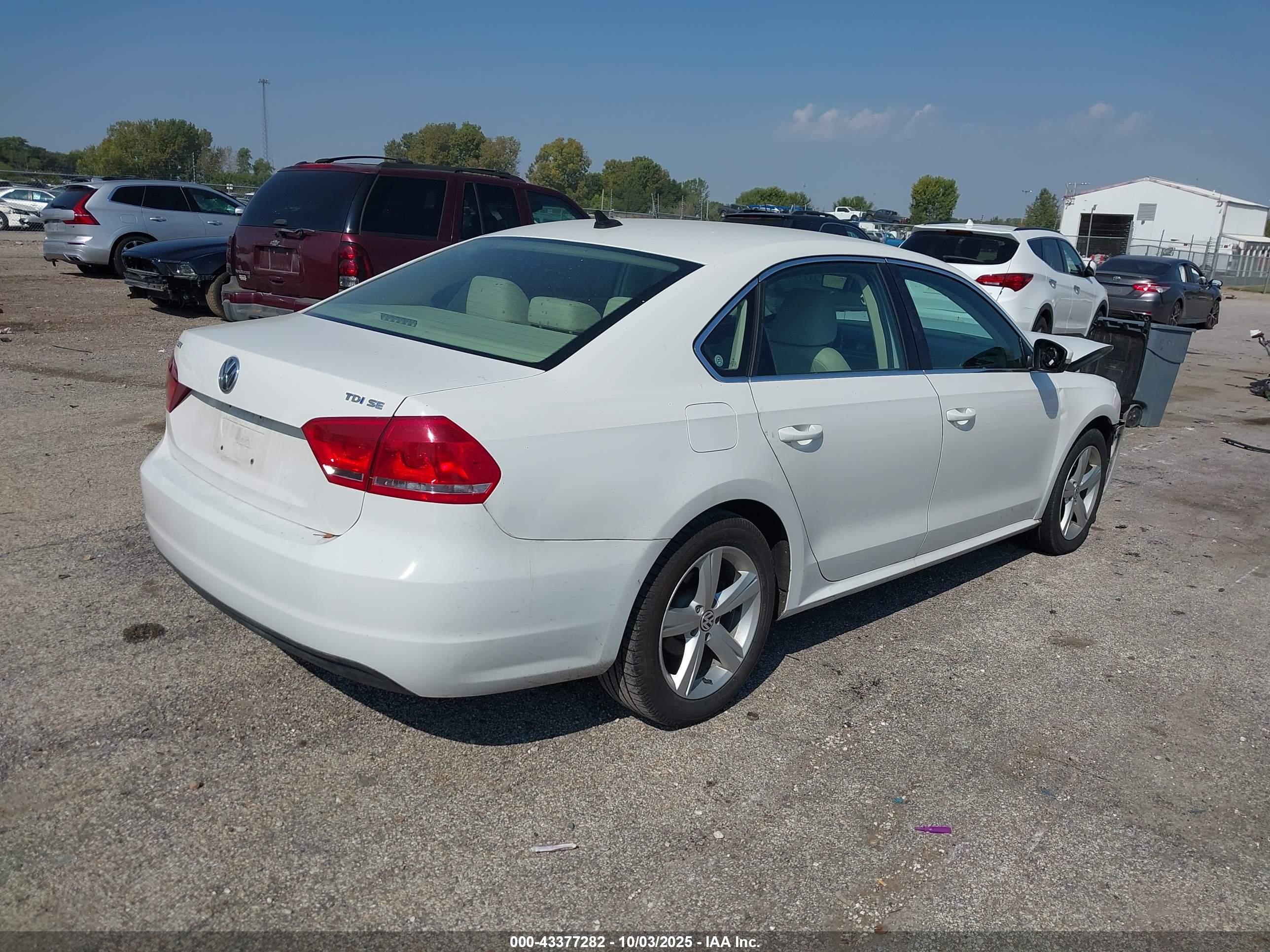 VOLKSWAGEN PASSAT image 4