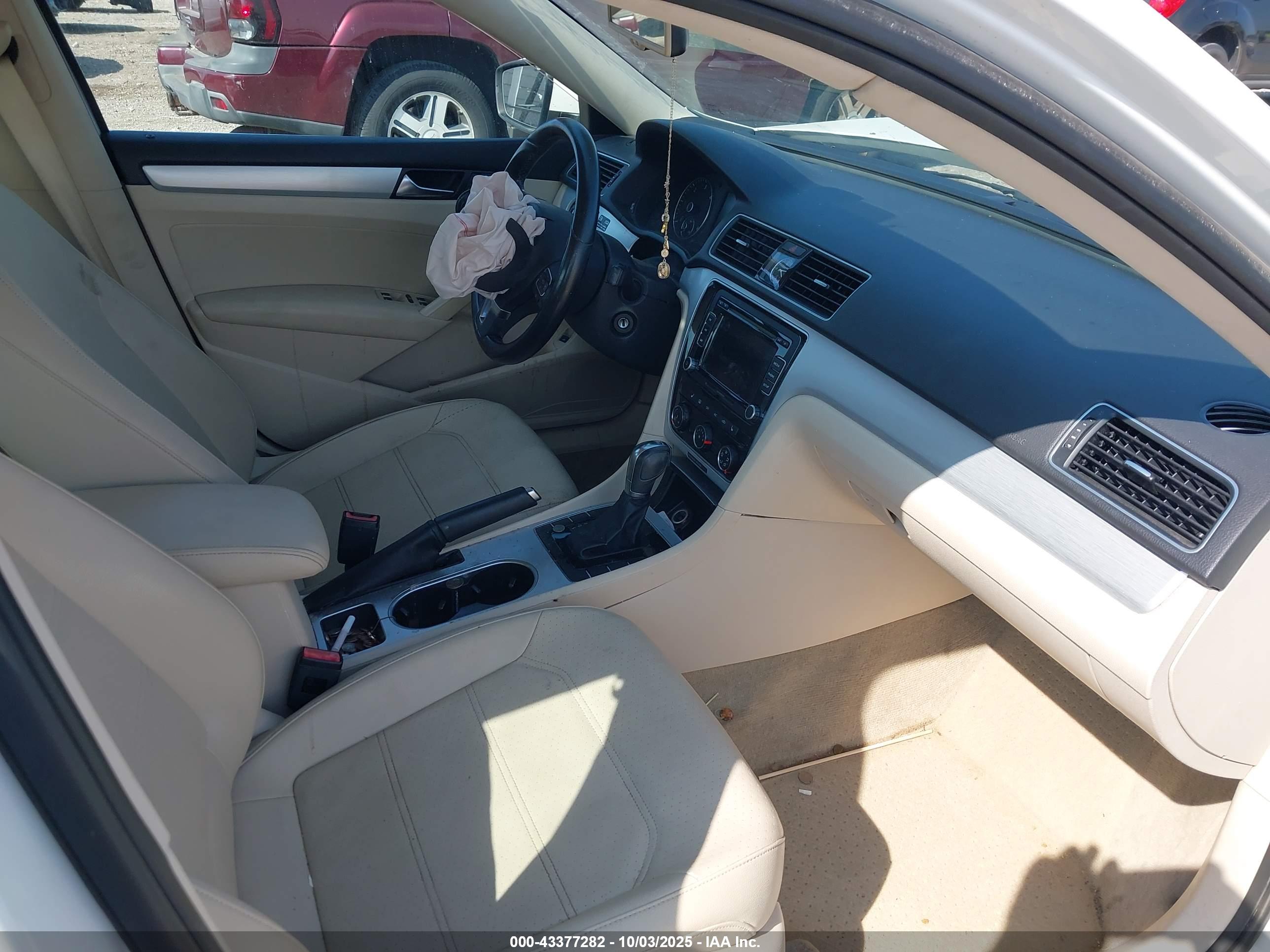 VOLKSWAGEN PASSAT image 5