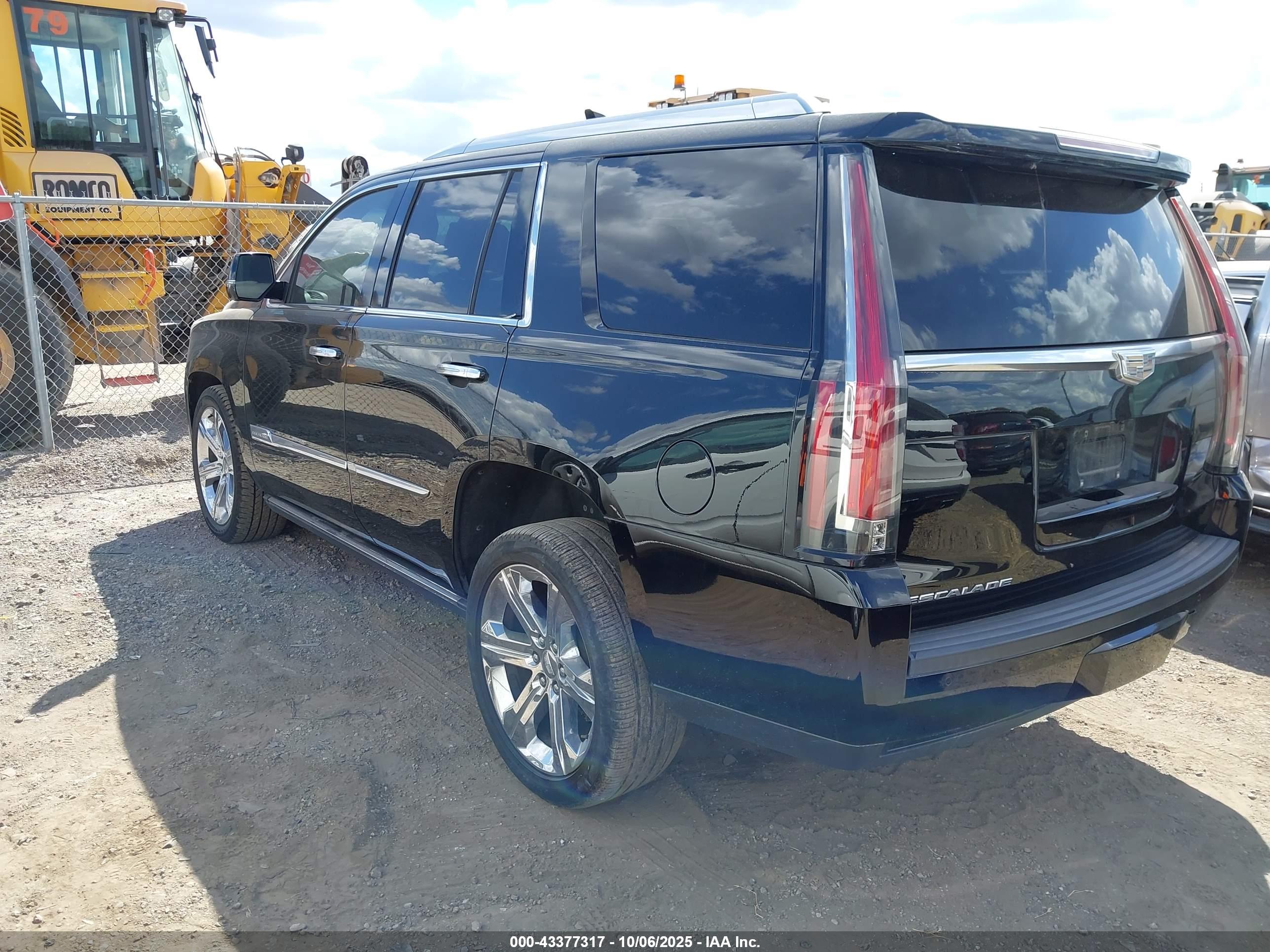 CADILLAC ESCALADE image 3