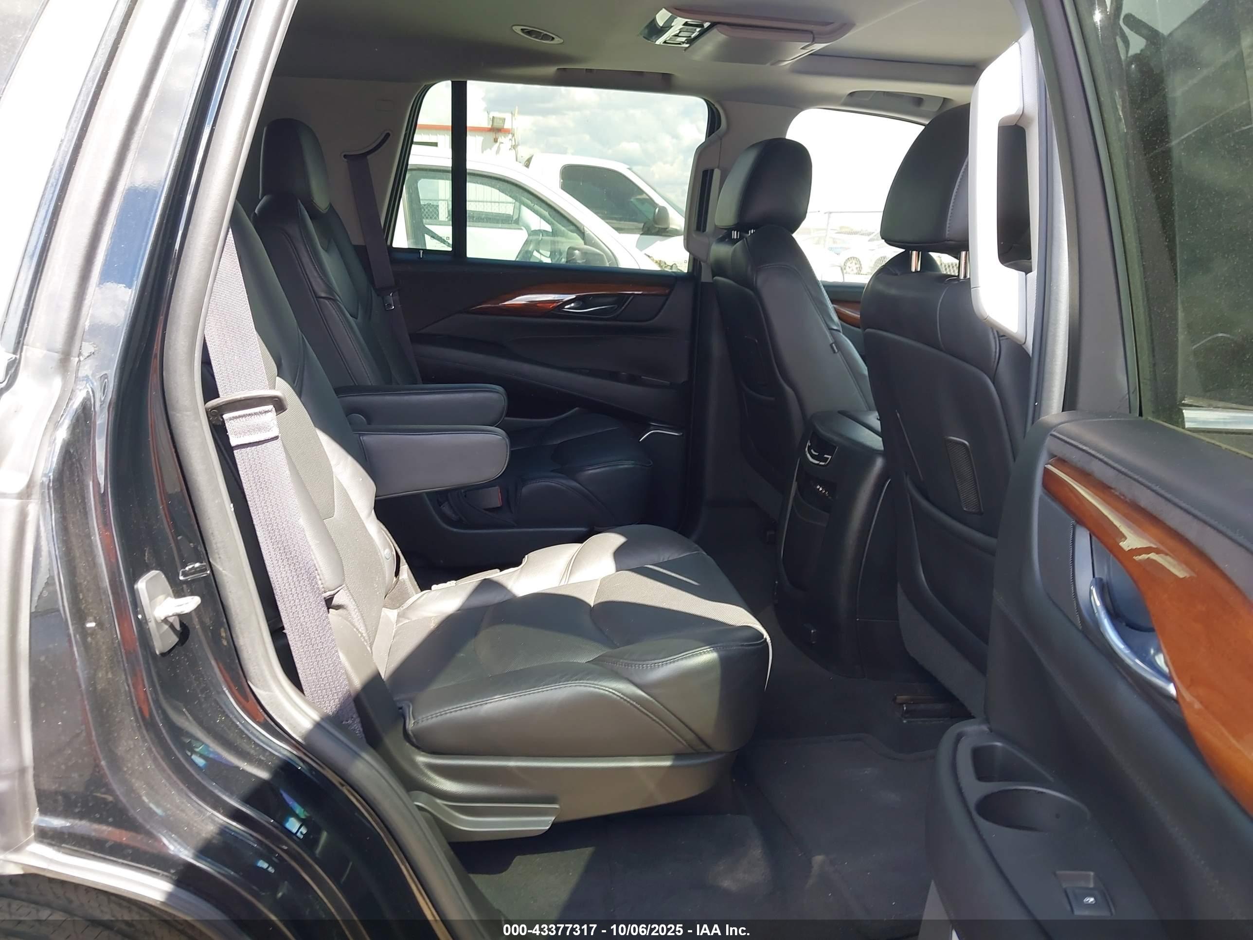 CADILLAC ESCALADE image 8