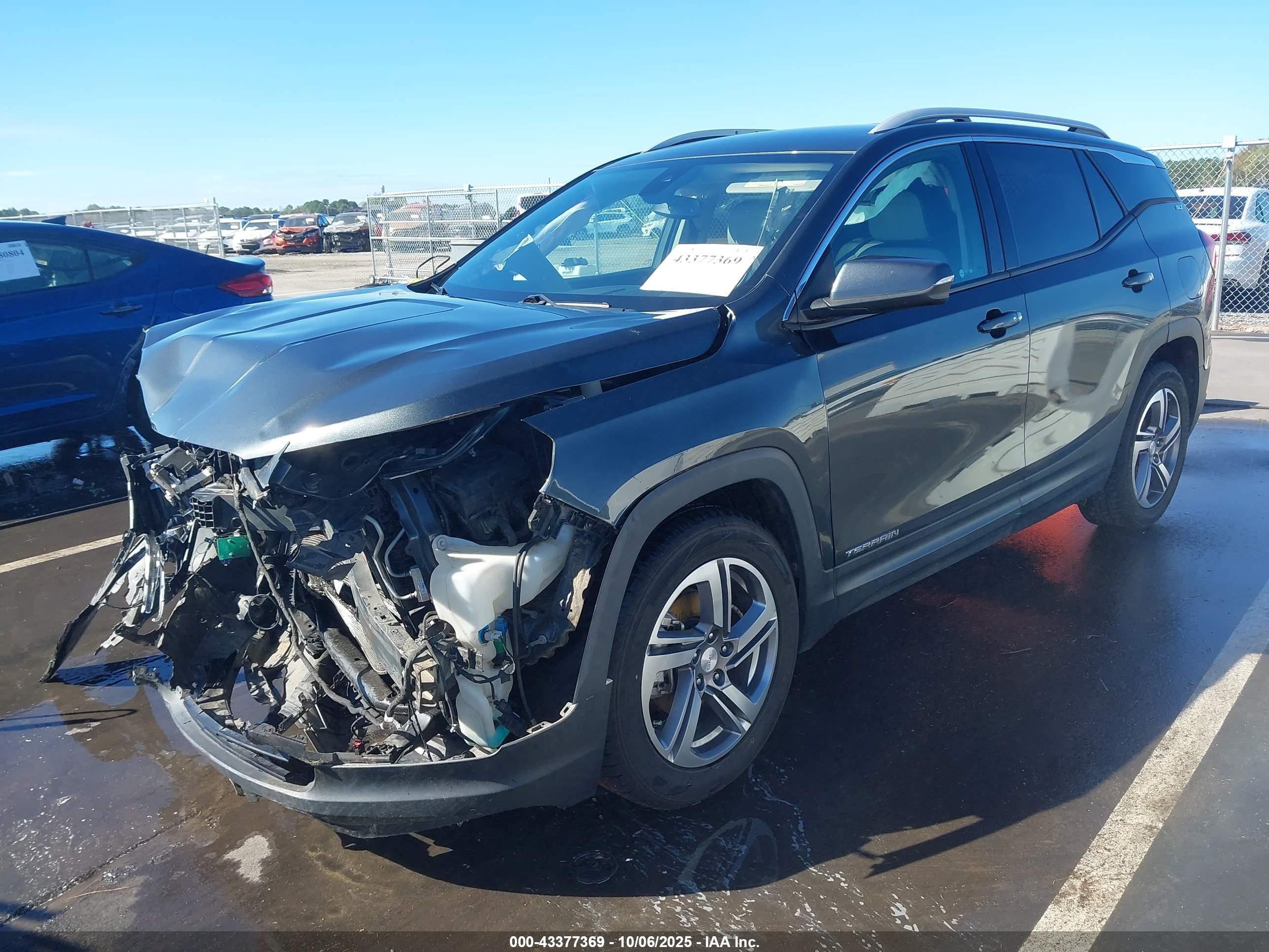 GMC TERRAIN image 2