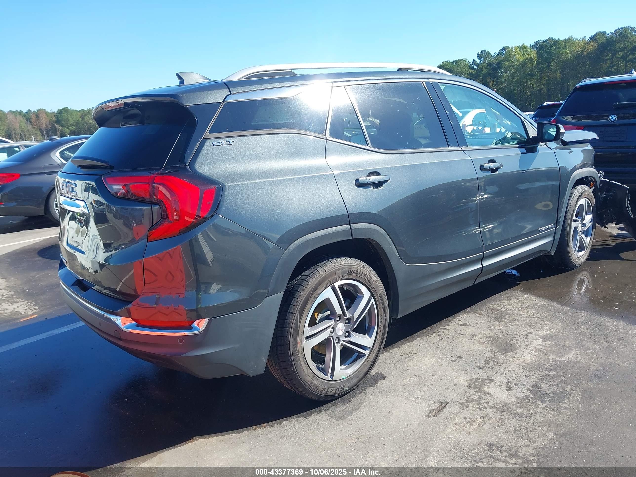 GMC TERRAIN image 4