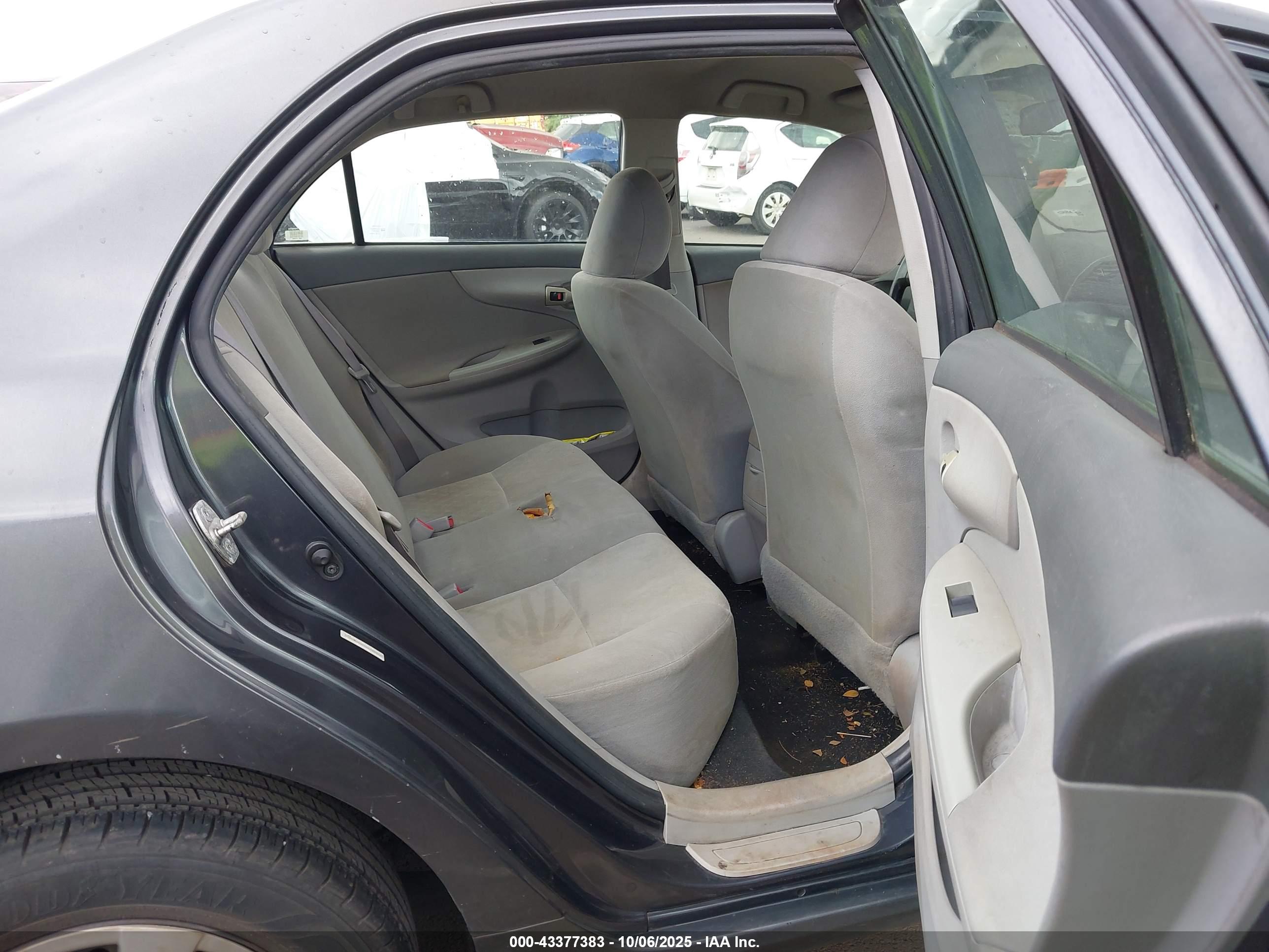 TOYOTA COROLLA image 8