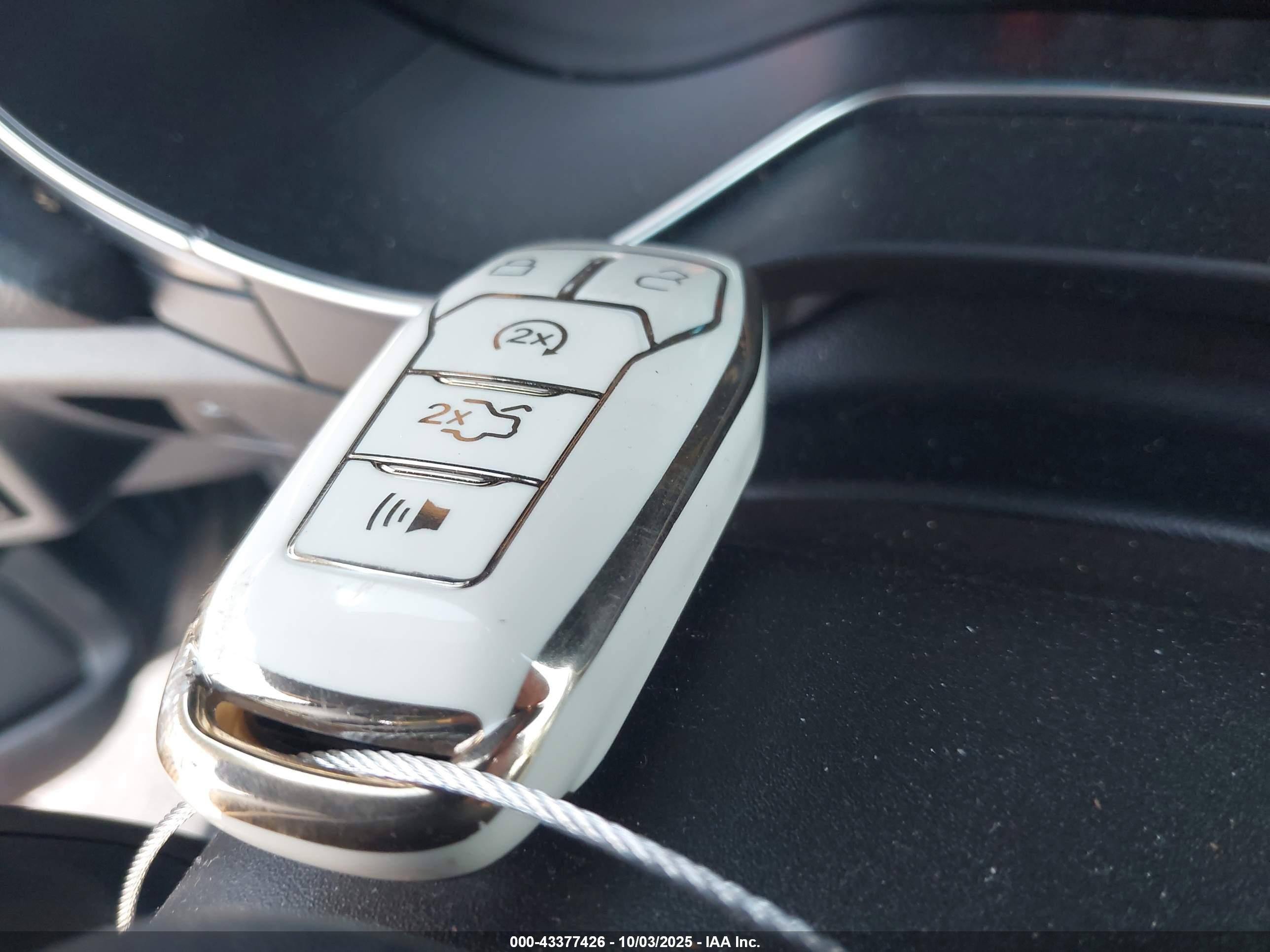 FORD FUSION image 11