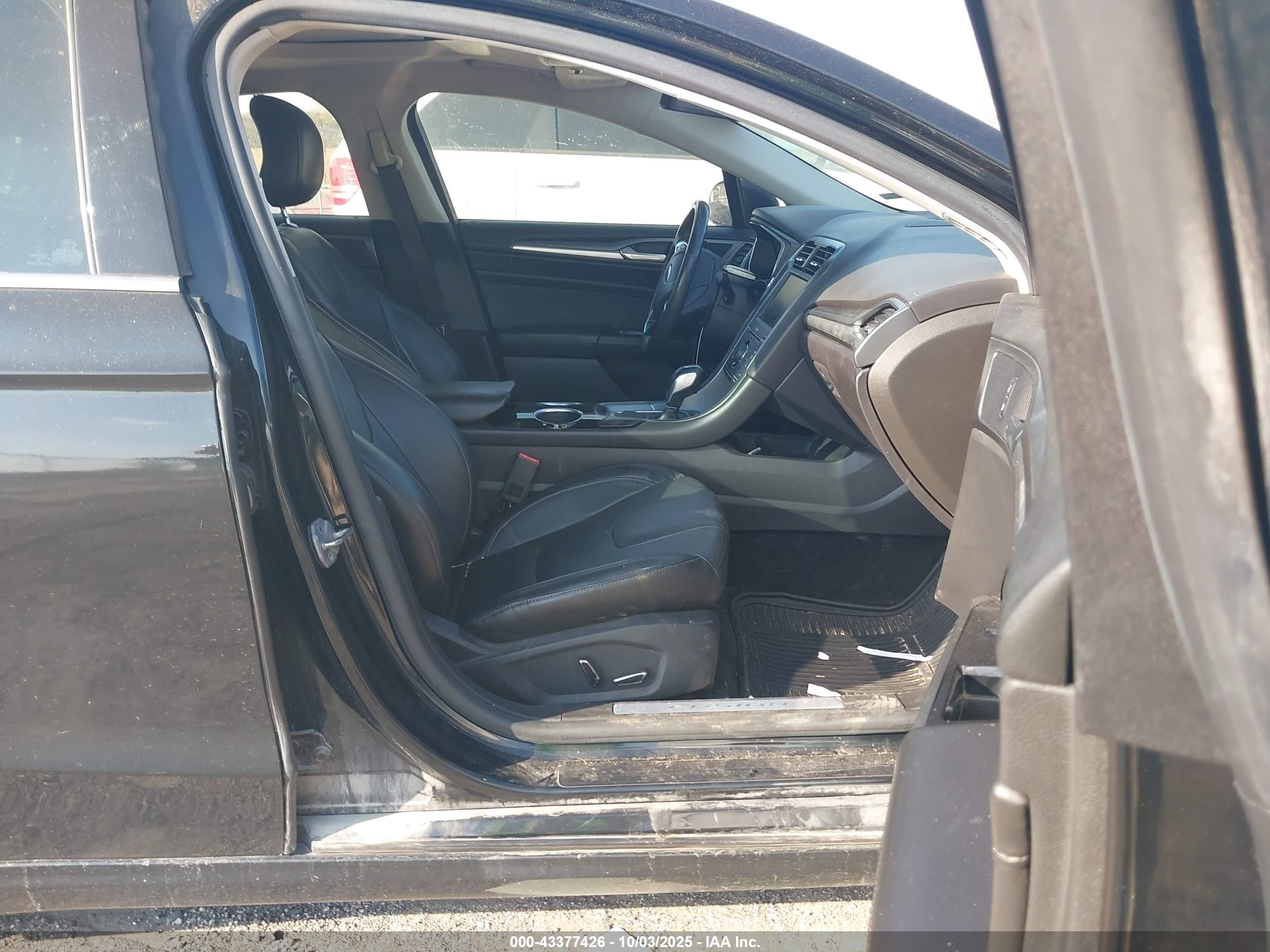 FORD FUSION image 5