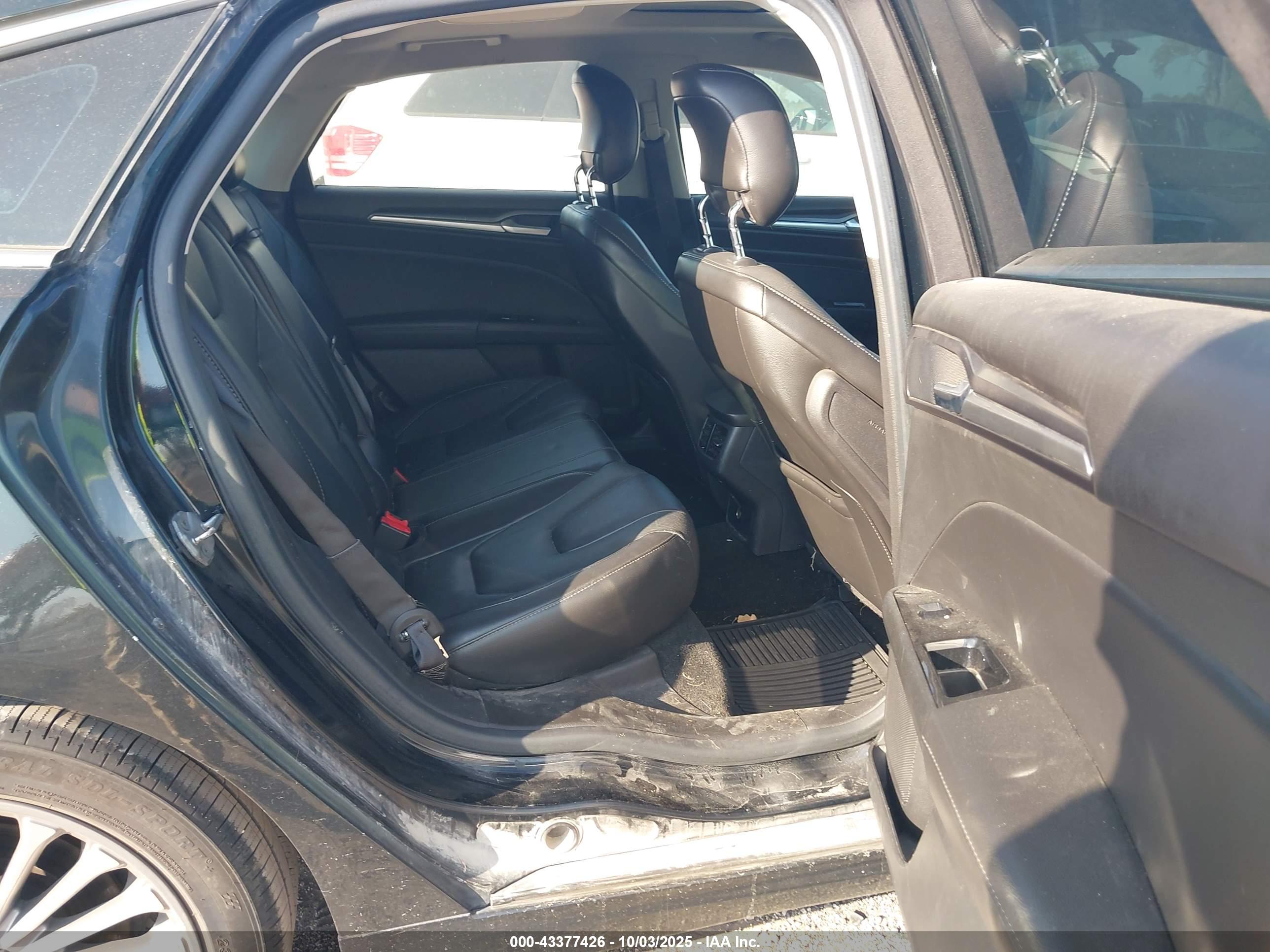 FORD FUSION image 8