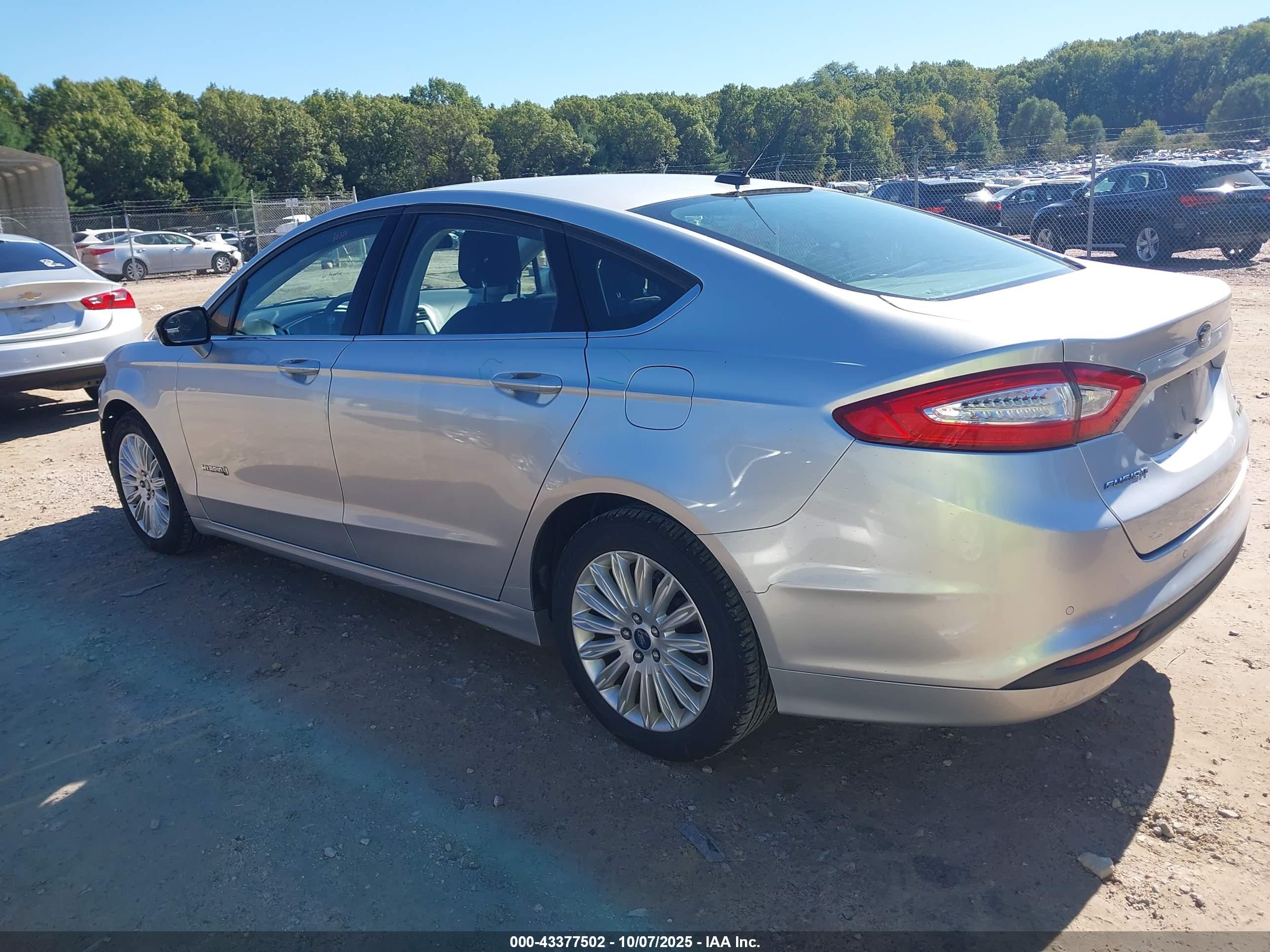 FORD FUSION image 3