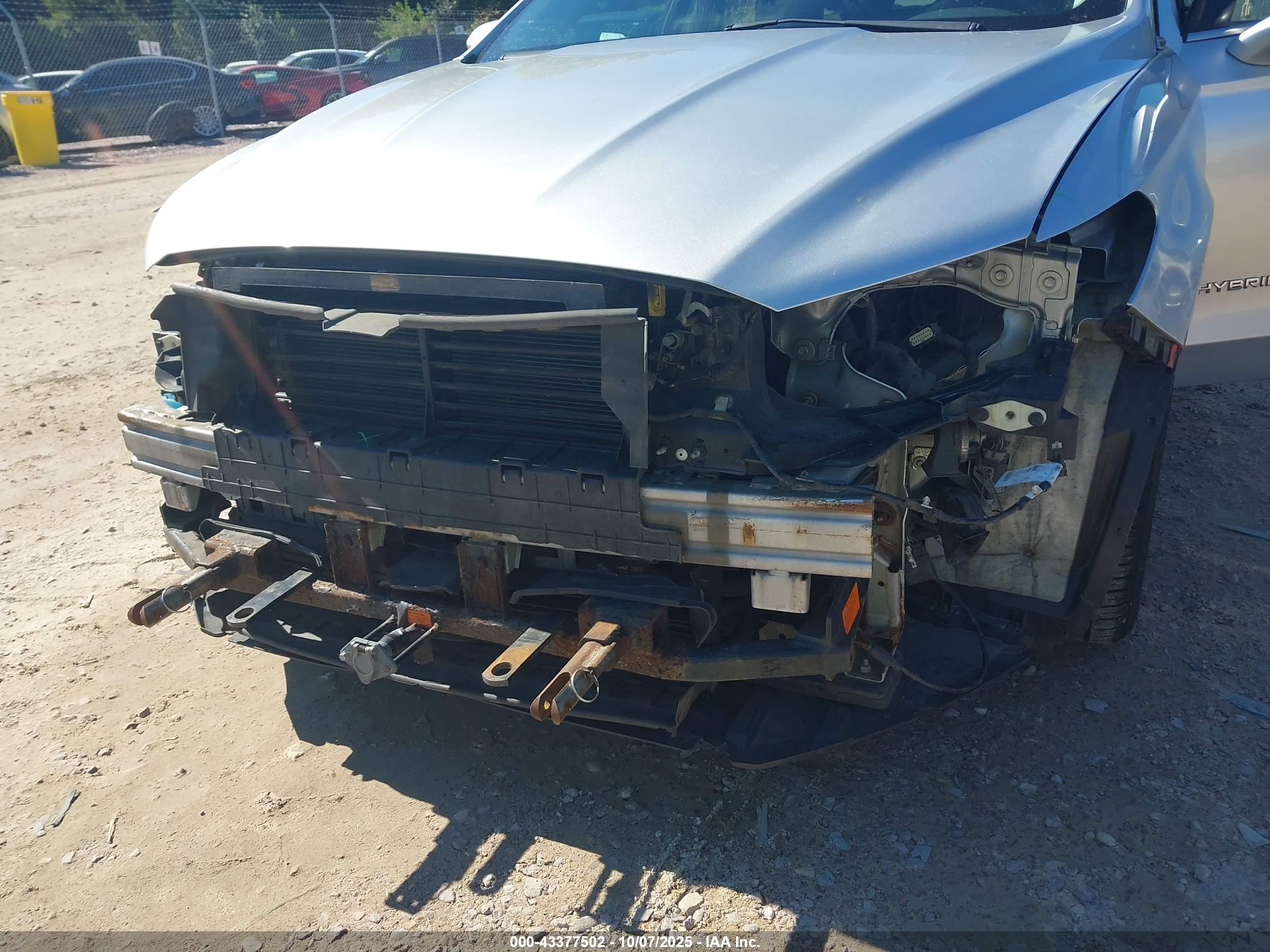 FORD FUSION image 6