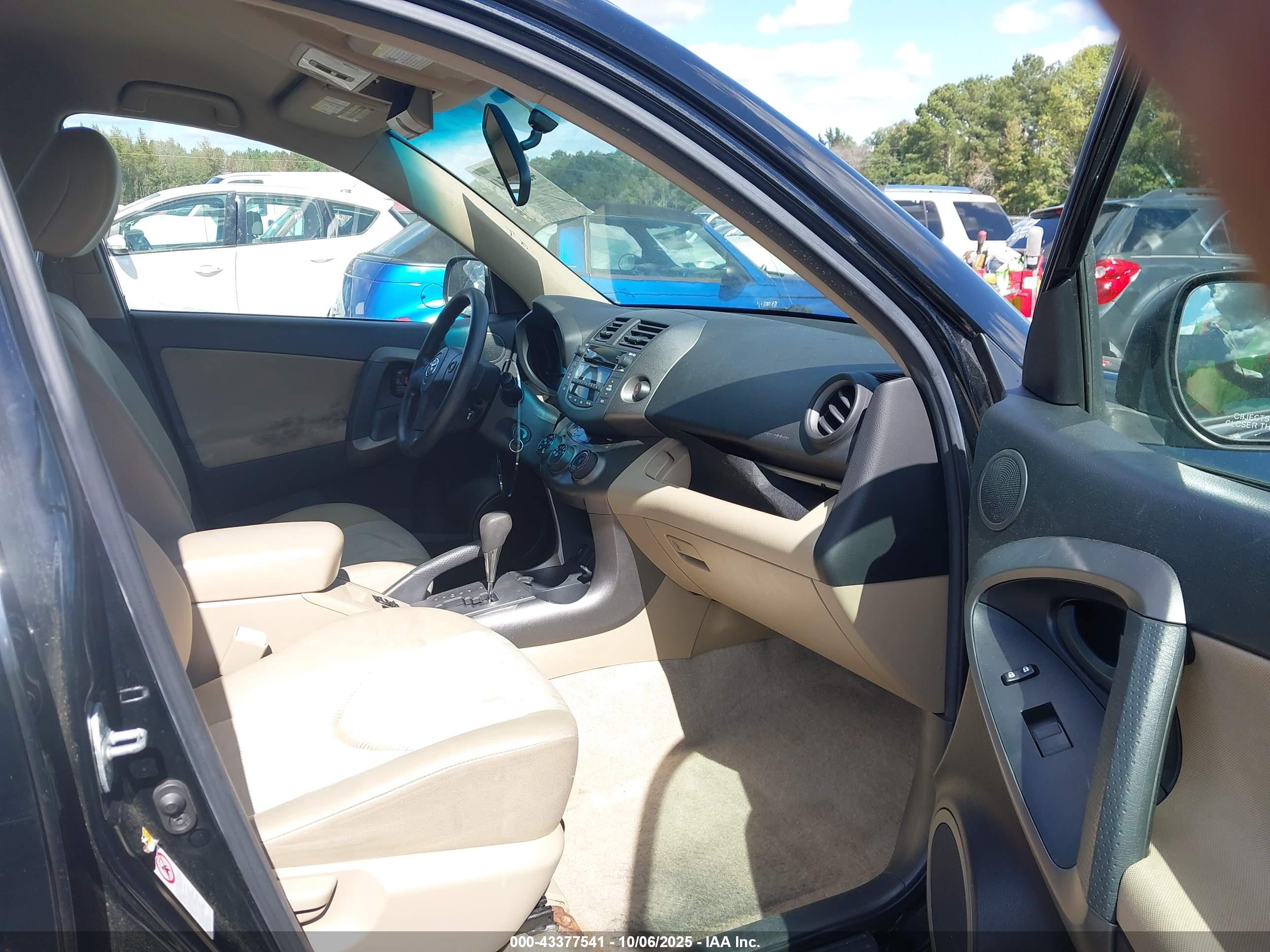 TOYOTA RAV4 image 5