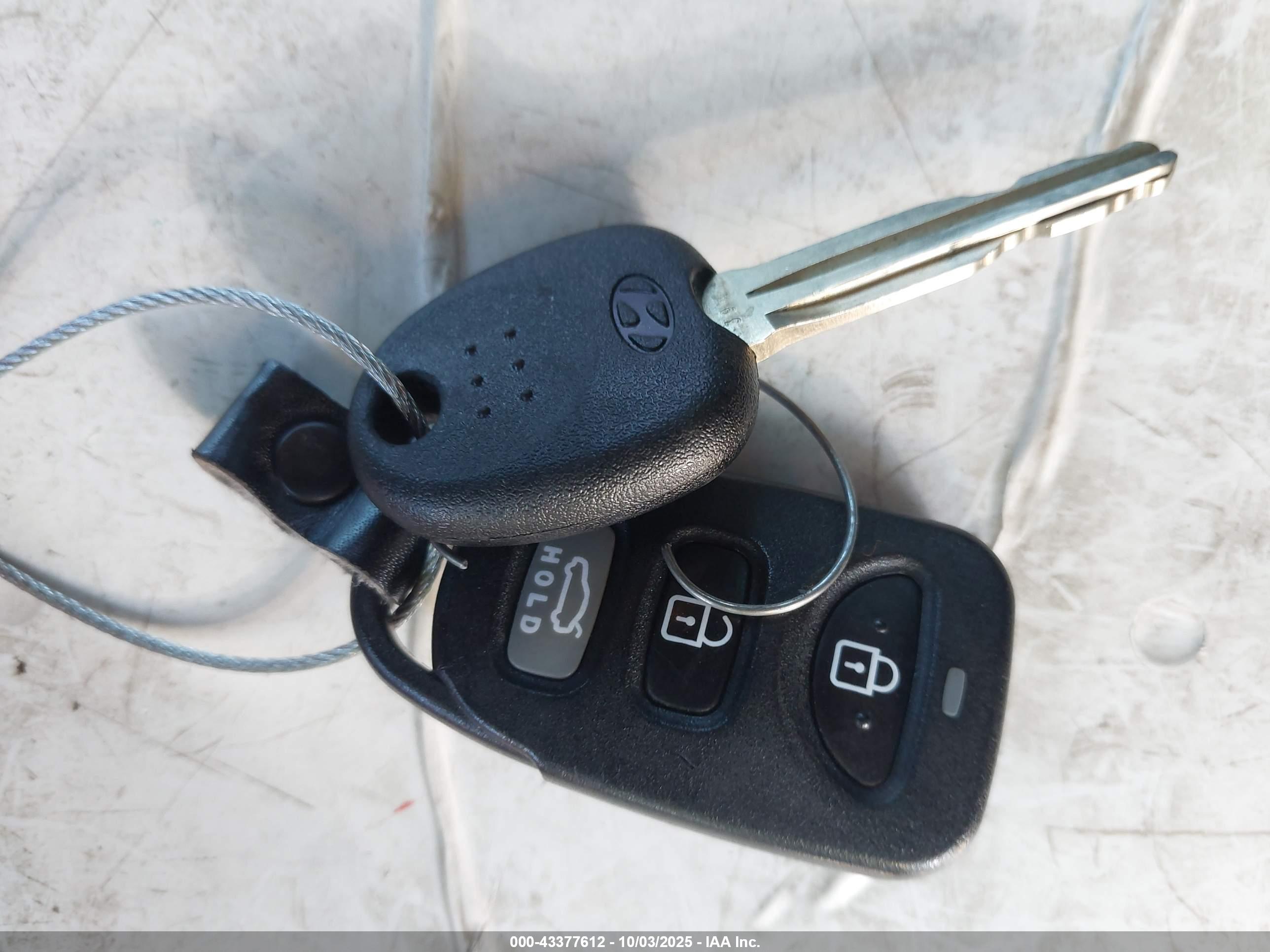 HYUNDAI ELANTRA image 11