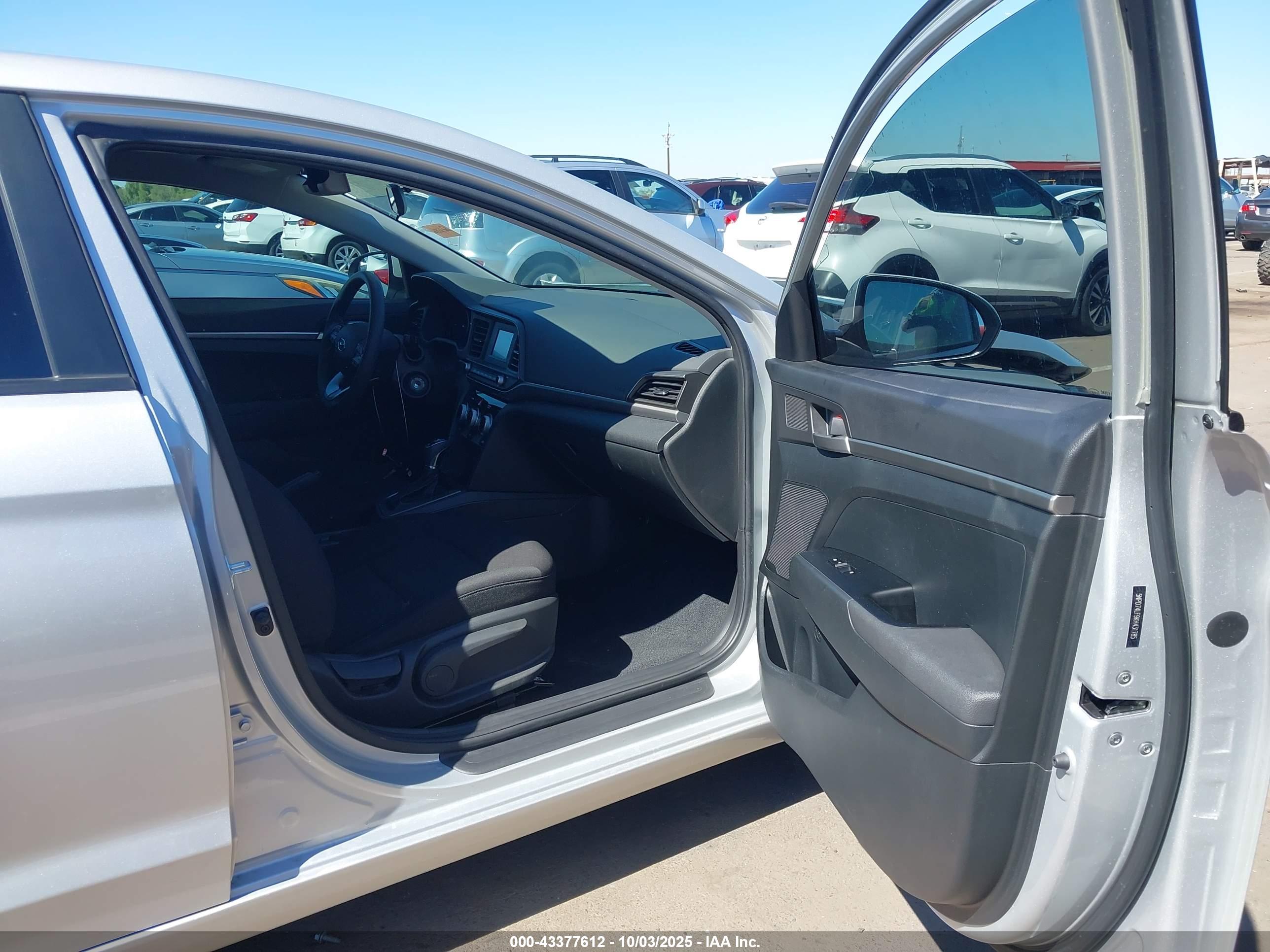 HYUNDAI ELANTRA image 5