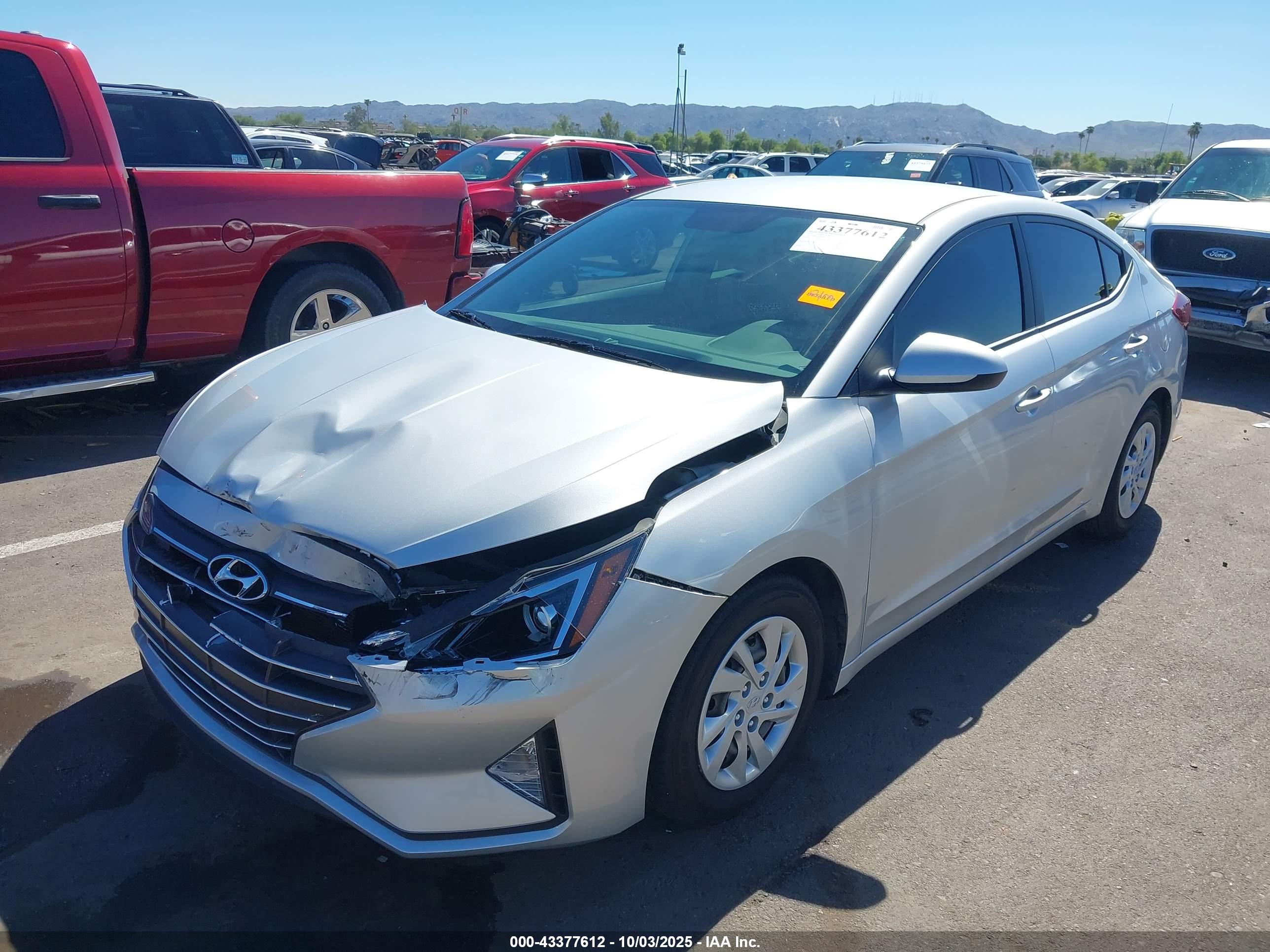 HYUNDAI ELANTRA image 6