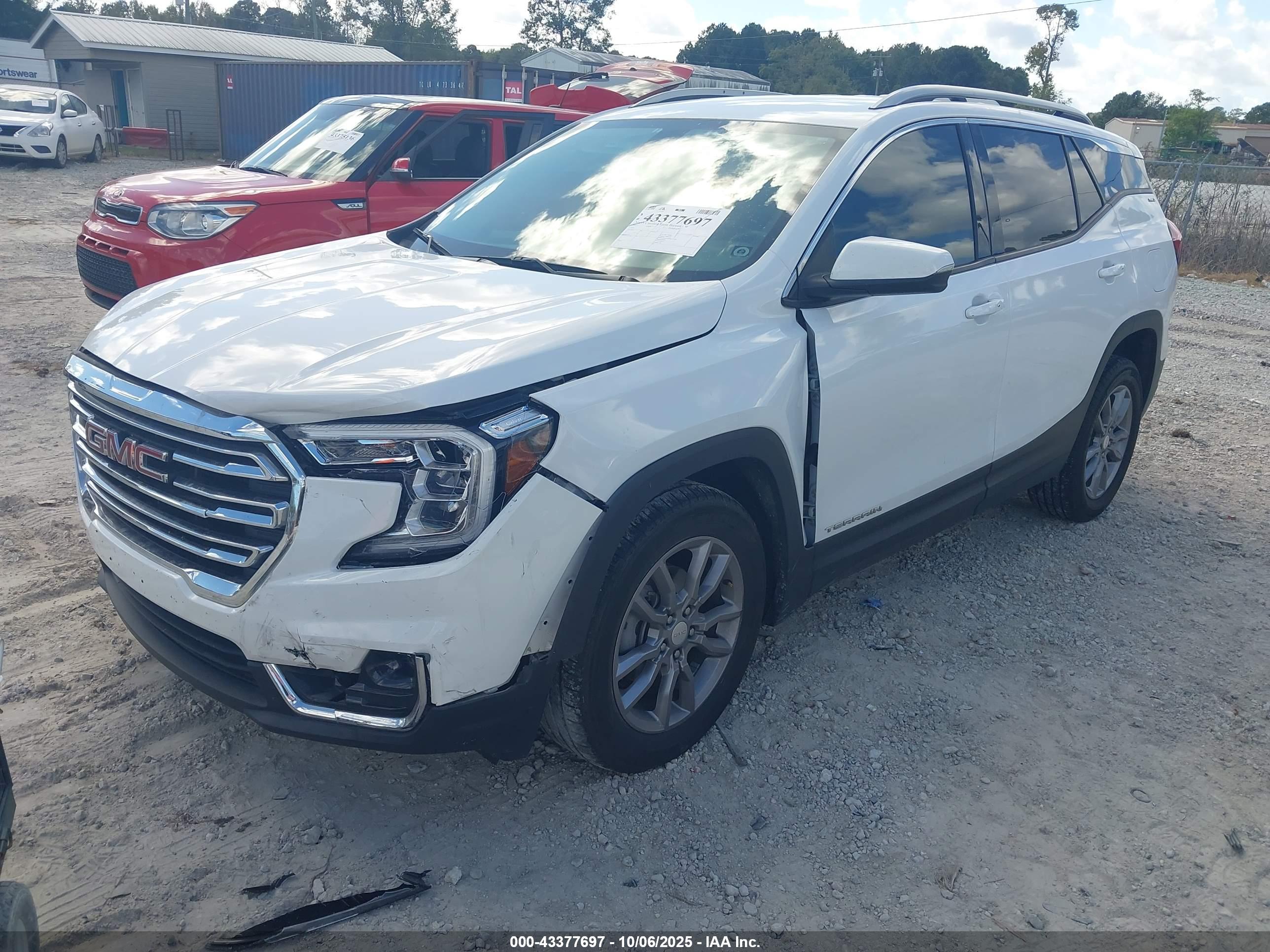 GMC TERRAIN image 2
