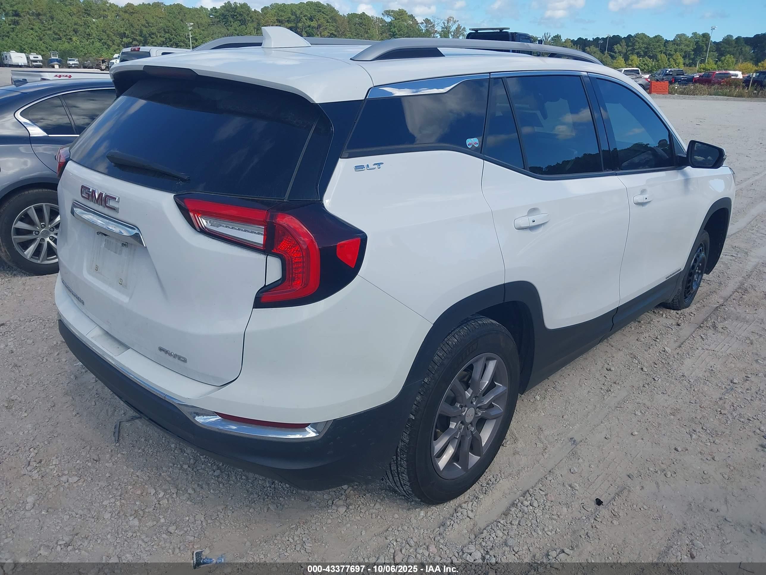 GMC TERRAIN image 4