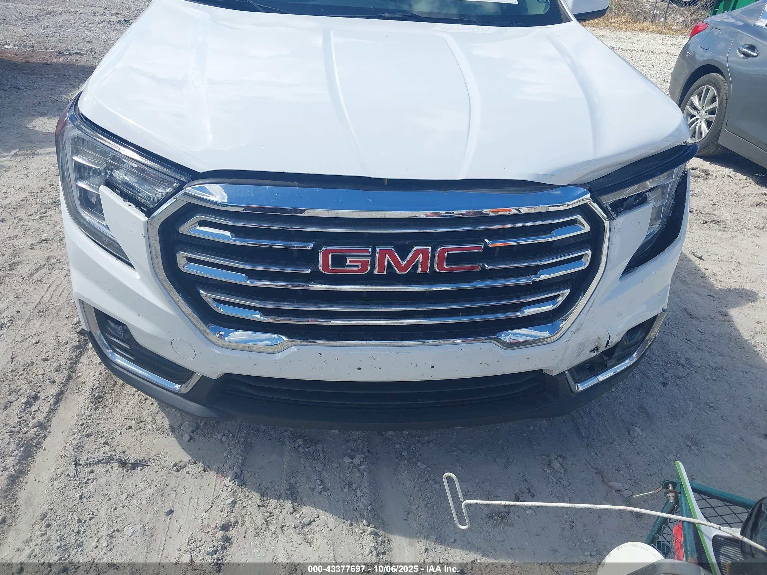 GMC TERRAIN image 6