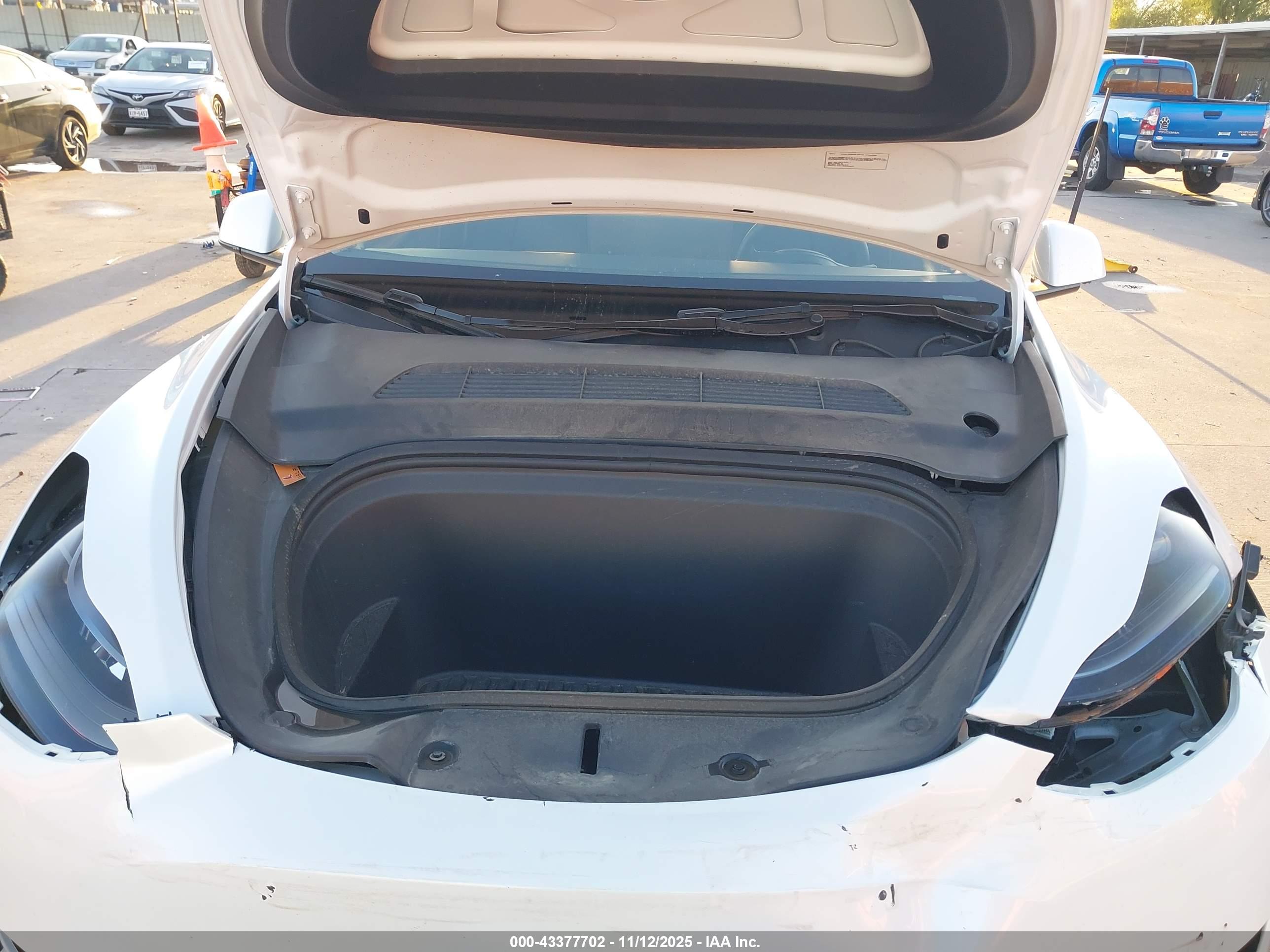 TESLA MODEL image 10