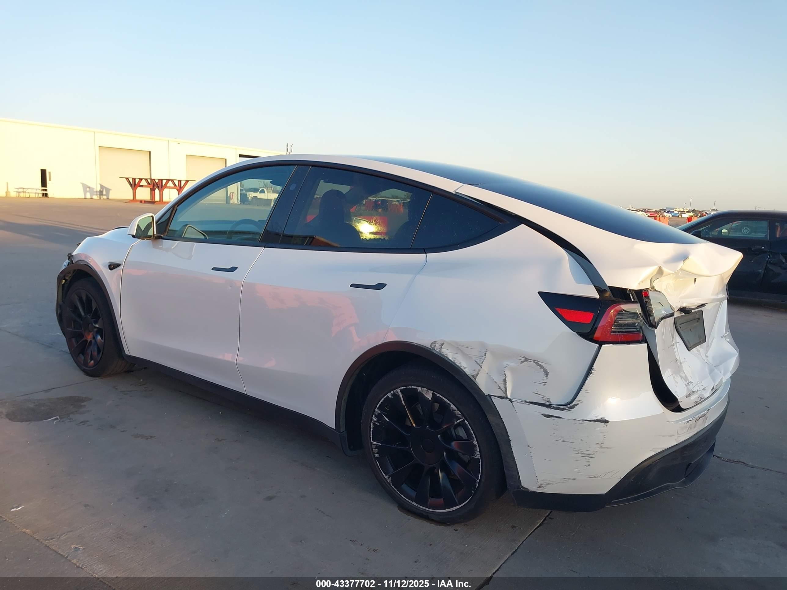 TESLA MODEL image 3