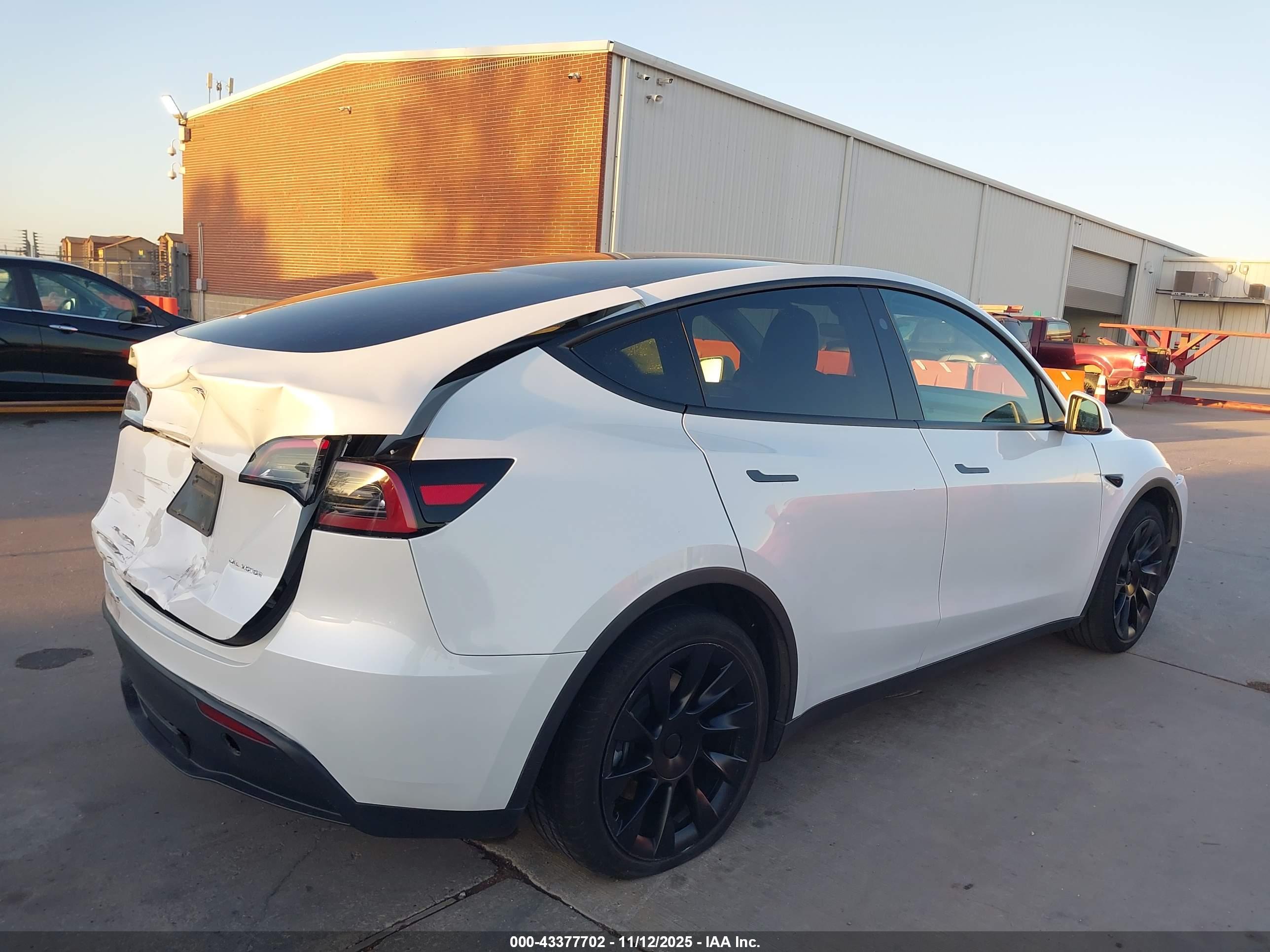 TESLA MODEL image 4