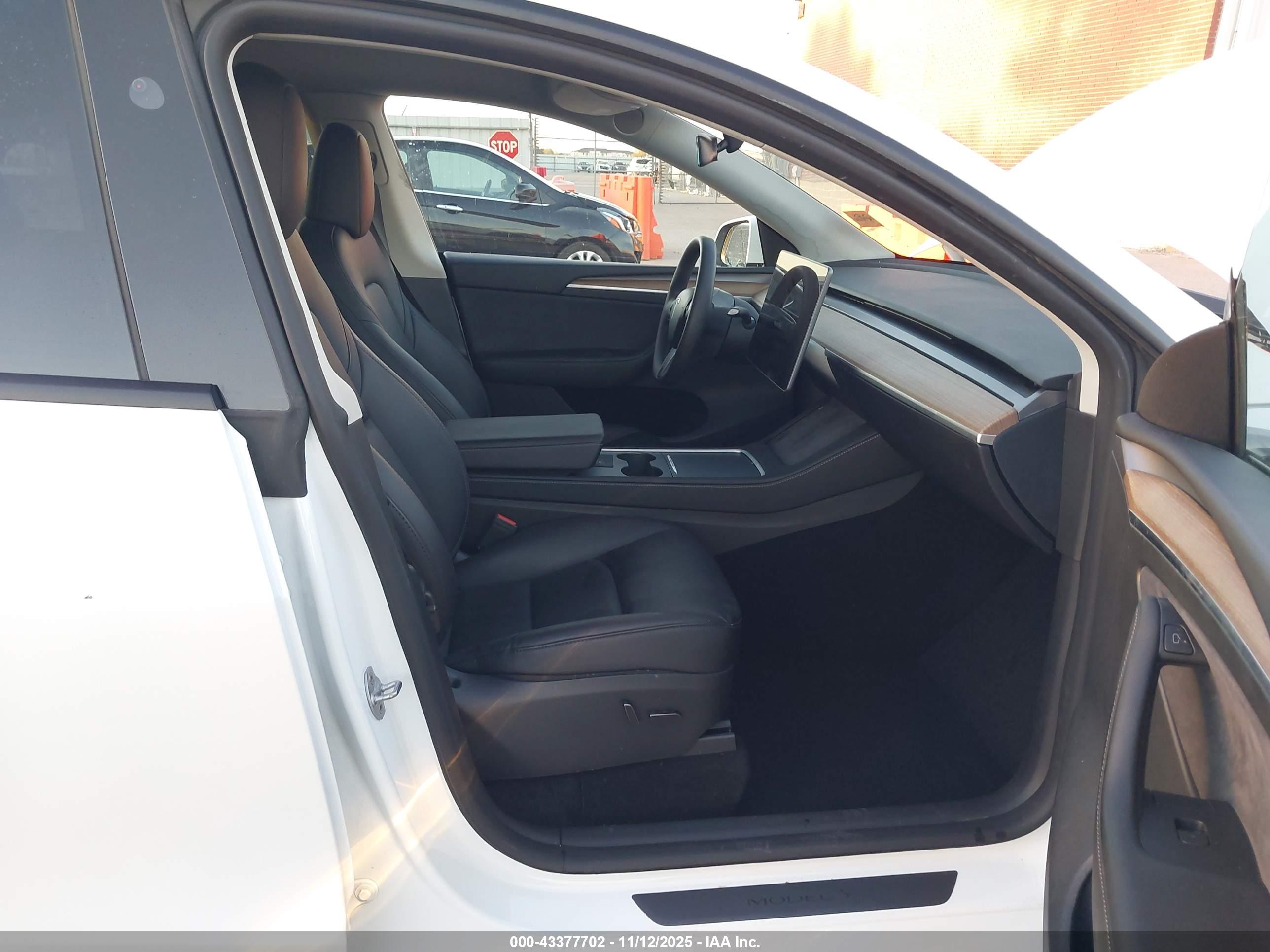 TESLA MODEL image 5