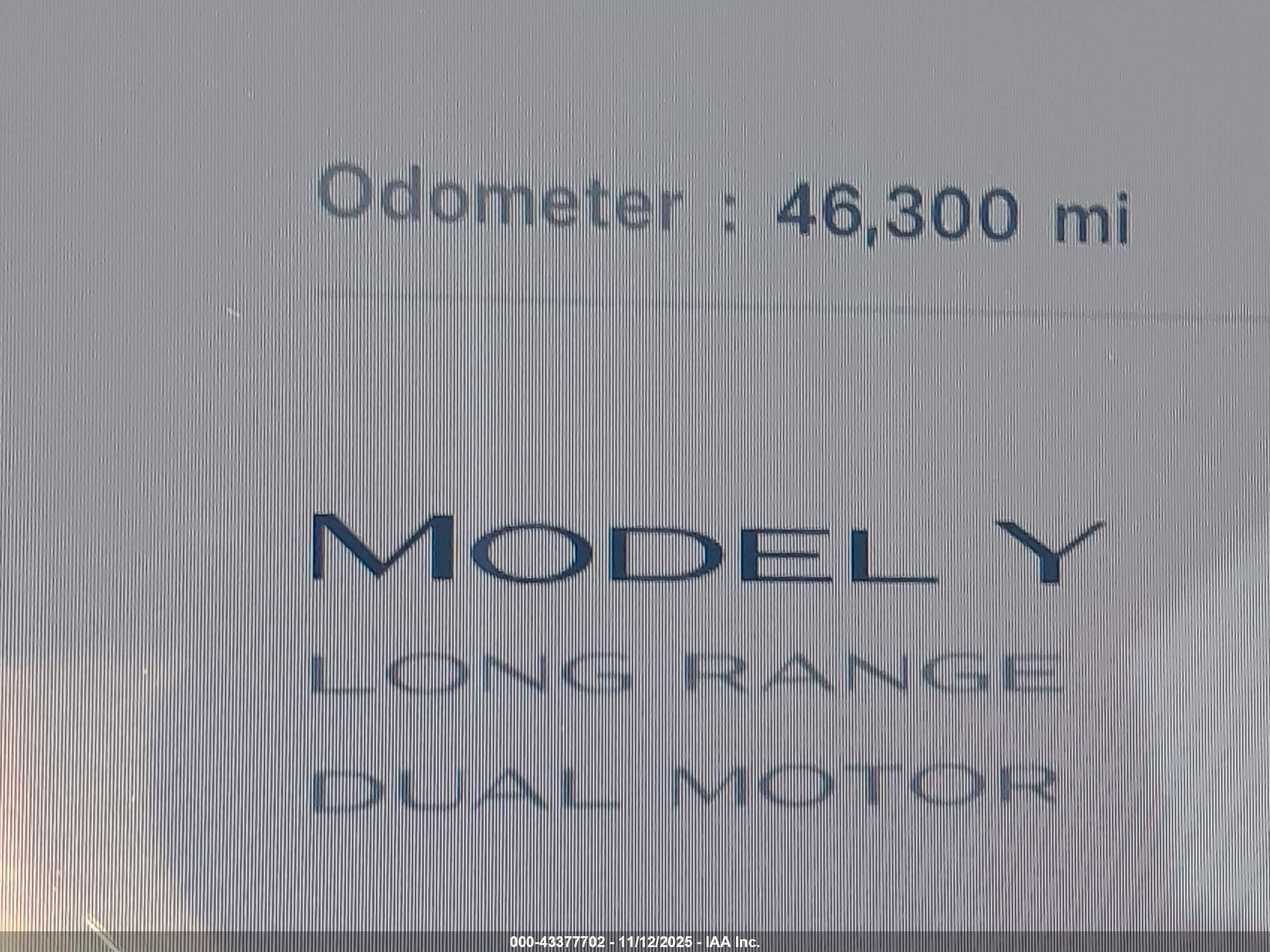 TESLA MODEL image 7